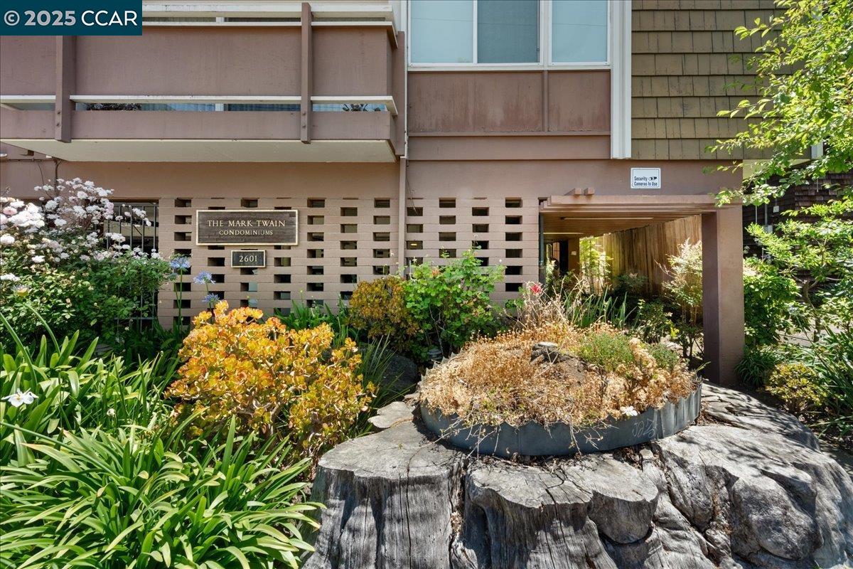 2601 College Ave # 301, Berkeley, California 94704, 2 Bedrooms Bedrooms, 4 Rooms Rooms,2 BathroomsBathrooms,Residential,For Sale,2601 College Ave # 301,41102383
