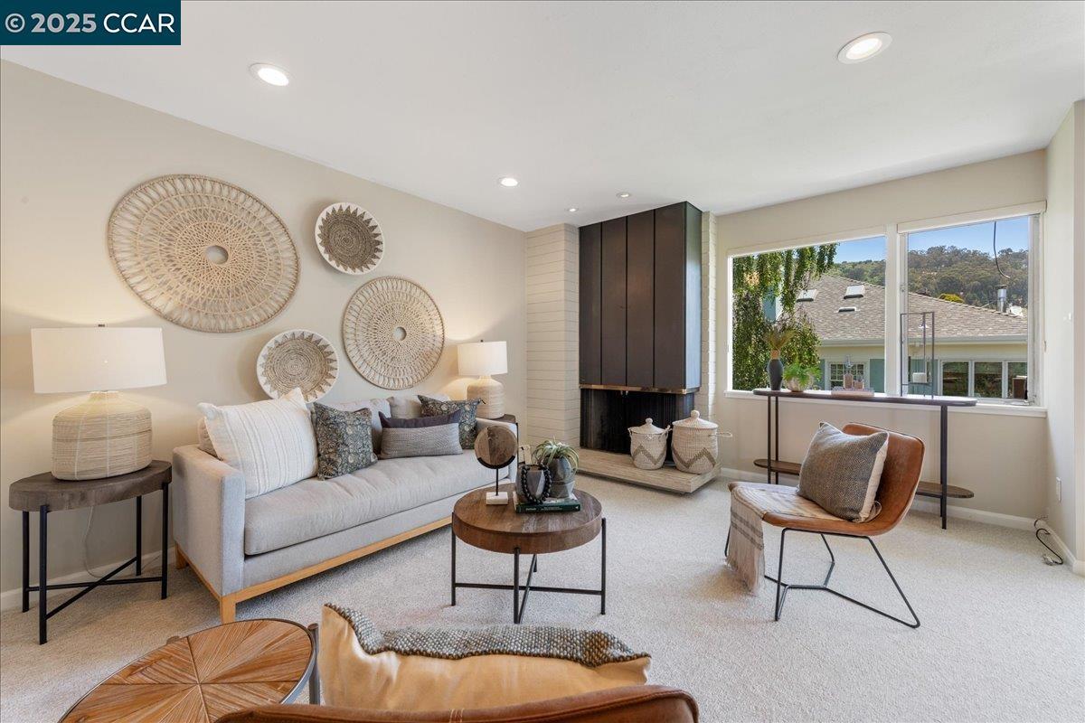 2601 College Ave # 301, Berkeley, California 94704, 2 Bedrooms Bedrooms, 4 Rooms Rooms,2 BathroomsBathrooms,Residential,For Sale,2601 College Ave # 301,41102383