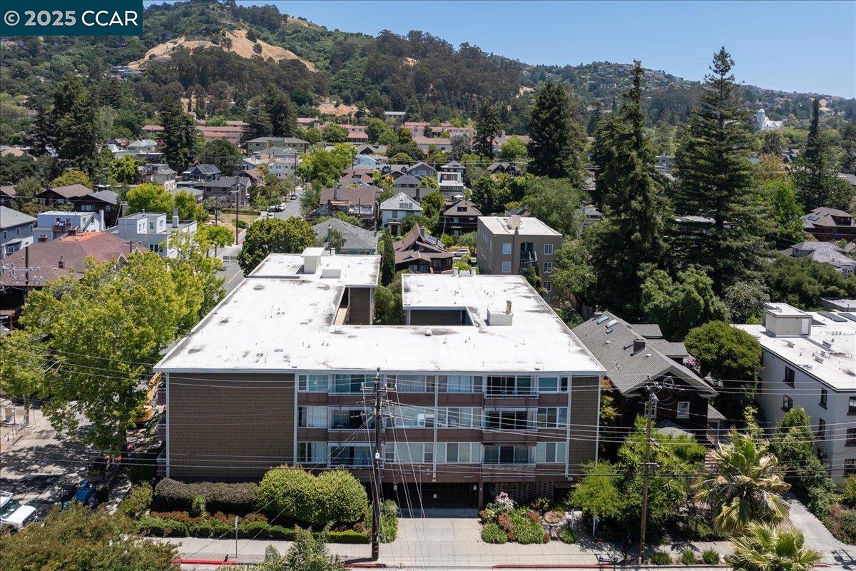 Detail Gallery Image 32 of 60 For 2601 College Ave #301,  Berkeley,  CA 94704 - 2 Beds | 2 Baths