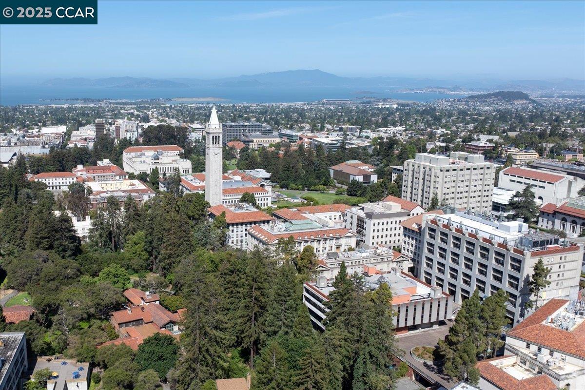 2601 College Ave # 301, Berkeley, California 94704, 2 Bedrooms Bedrooms, 4 Rooms Rooms,2 BathroomsBathrooms,Residential,For Sale,2601 College Ave # 301,41102383
