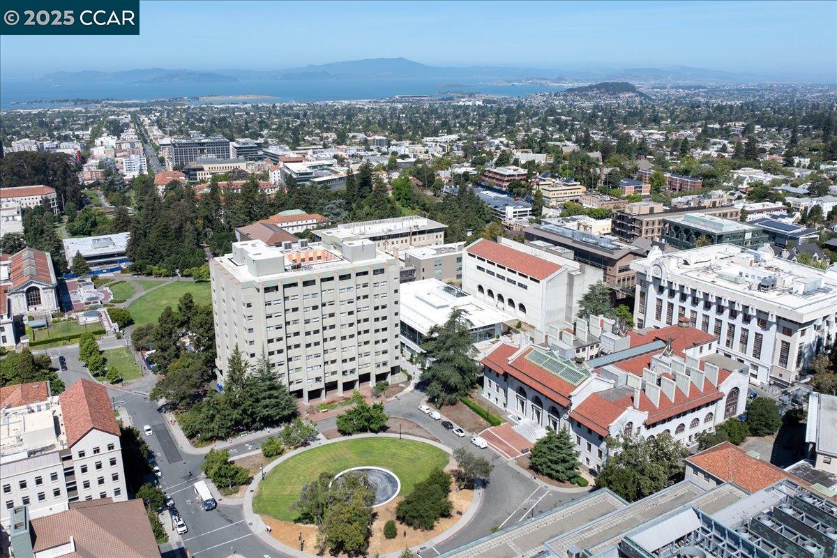 2601 College Ave # 301, Berkeley, California 94704, 2 Bedrooms Bedrooms, 4 Rooms Rooms,2 BathroomsBathrooms,Residential,For Sale,2601 College Ave # 301,41102383