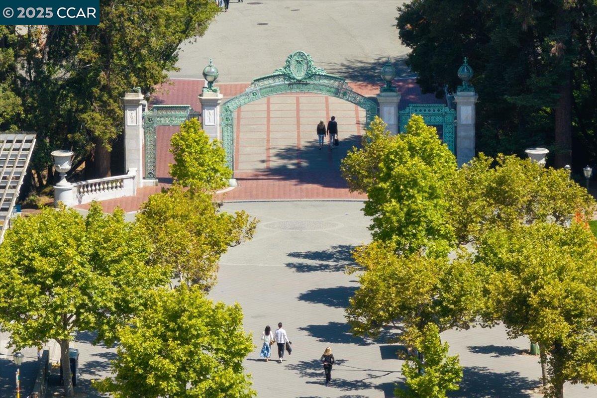2601 College Ave # 301, Berkeley, California 94704, 2 Bedrooms Bedrooms, 4 Rooms Rooms,2 BathroomsBathrooms,Residential,For Sale,2601 College Ave # 301,41102383