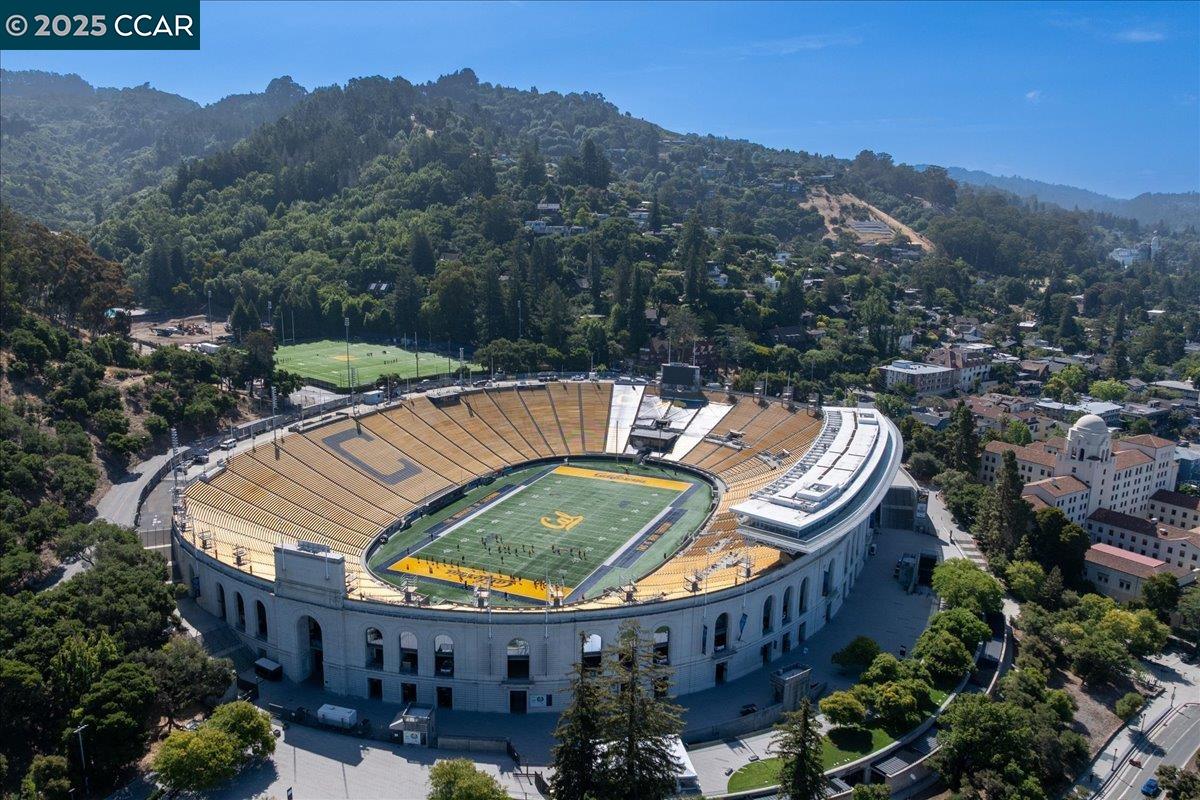 2601 College Ave # 301, Berkeley, California 94704, 2 Bedrooms Bedrooms, 4 Rooms Rooms,2 BathroomsBathrooms,Residential,For Sale,2601 College Ave # 301,41102383