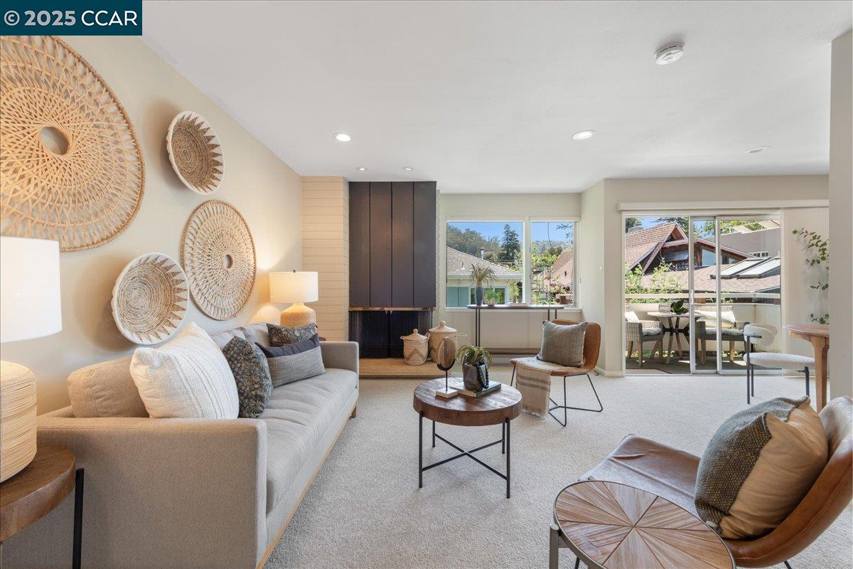 2601 College Ave # 301, Berkeley, California 94704, 2 Bedrooms Bedrooms, 4 Rooms Rooms,2 BathroomsBathrooms,Residential,For Sale,2601 College Ave # 301,41102383