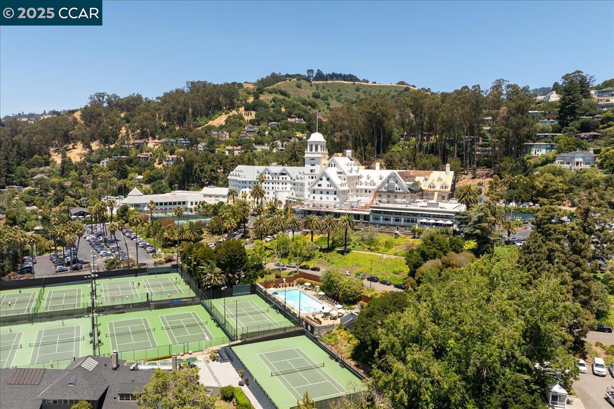 2601 College Ave # 301, Berkeley, California 94704, 2 Bedrooms Bedrooms, 4 Rooms Rooms,2 BathroomsBathrooms,Residential,For Sale,2601 College Ave # 301,41102383