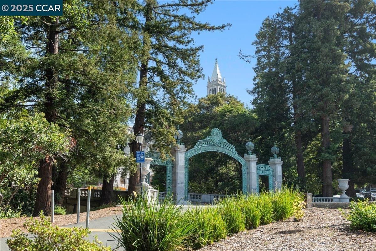 2601 College Ave # 301, Berkeley, California 94704, 2 Bedrooms Bedrooms, 4 Rooms Rooms,2 BathroomsBathrooms,Residential,For Sale,2601 College Ave # 301,41102383