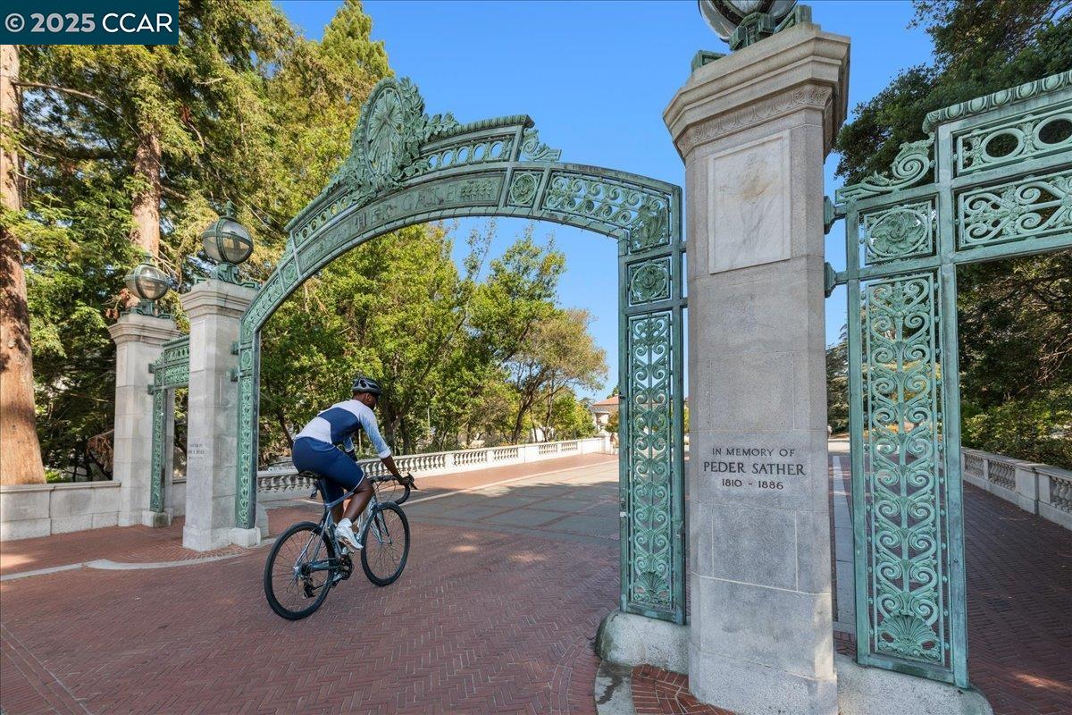 2601 College Ave # 301, Berkeley, California 94704, 2 Bedrooms Bedrooms, 4 Rooms Rooms,2 BathroomsBathrooms,Residential,For Sale,2601 College Ave # 301,41102383