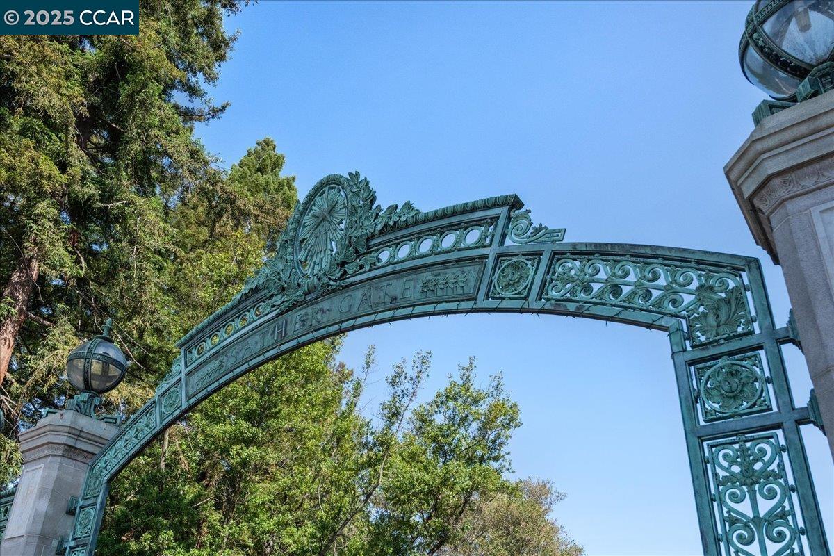 2601 College Ave # 301, Berkeley, California 94704, 2 Bedrooms Bedrooms, 4 Rooms Rooms,2 BathroomsBathrooms,Residential,For Sale,2601 College Ave # 301,41102383