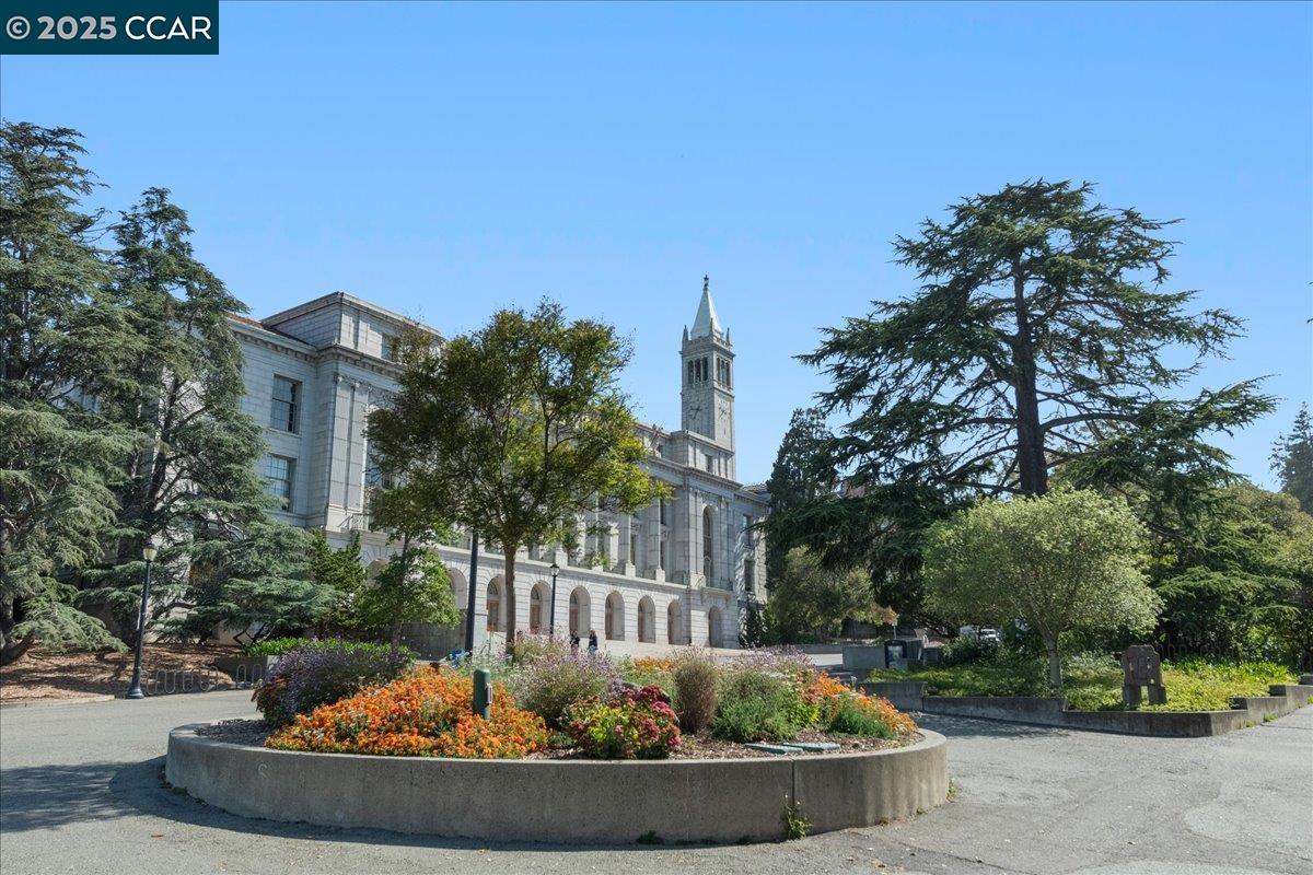 2601 College Ave # 301, Berkeley, California 94704, 2 Bedrooms Bedrooms, 4 Rooms Rooms,2 BathroomsBathrooms,Residential,For Sale,2601 College Ave # 301,41102383