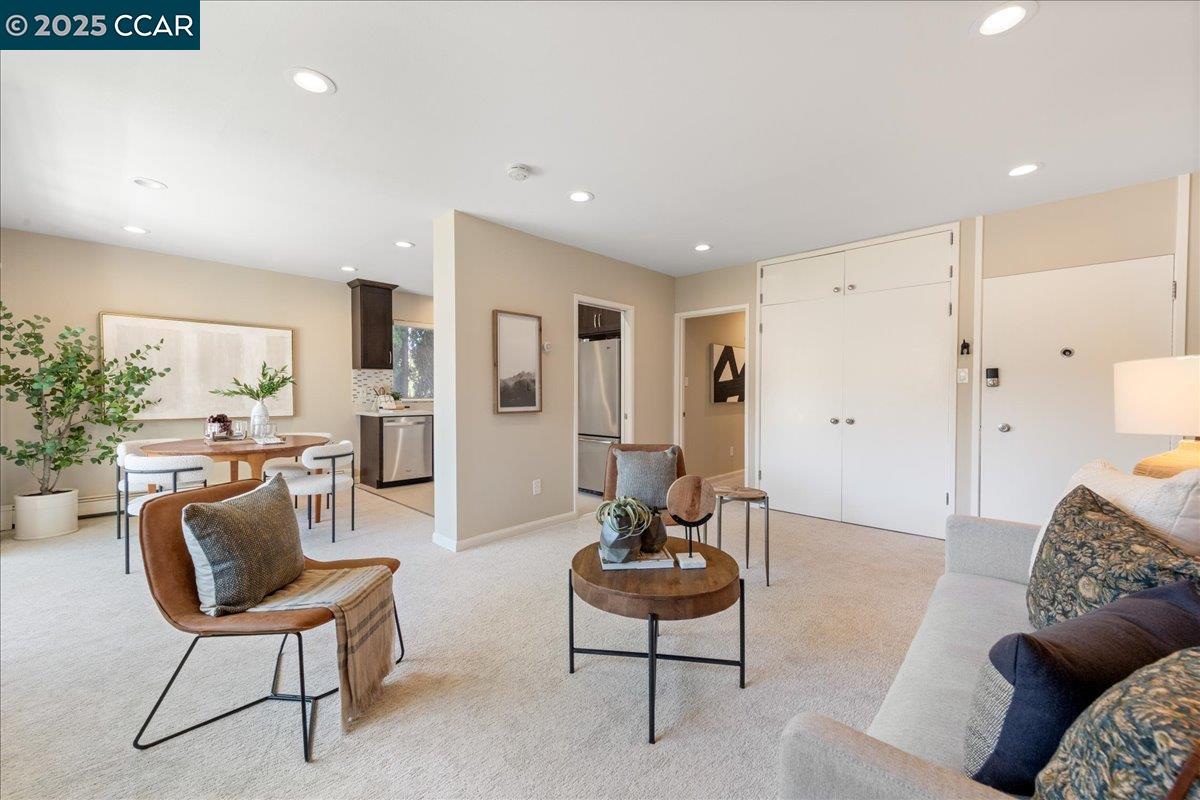 2601 College Ave # 301, Berkeley, California 94704, 2 Bedrooms Bedrooms, 4 Rooms Rooms,2 BathroomsBathrooms,Residential,For Sale,2601 College Ave # 301,41102383