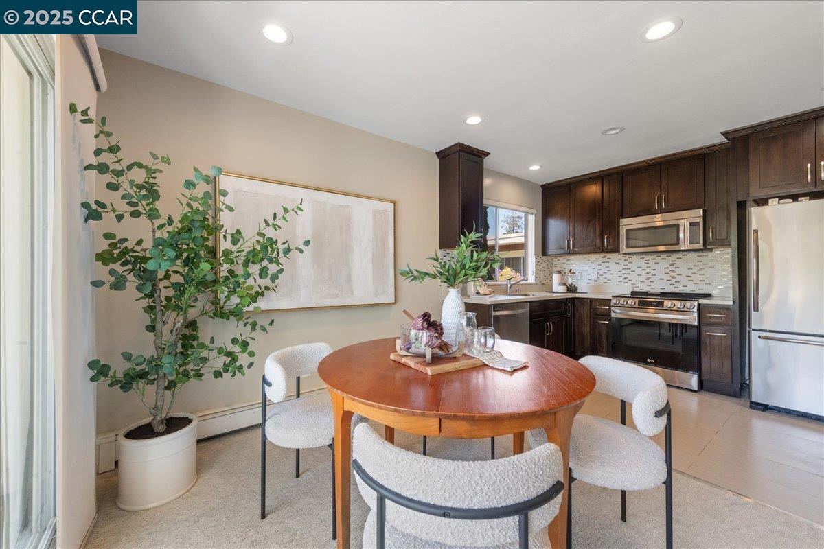 2601 College Ave # 301, Berkeley, California 94704, 2 Bedrooms Bedrooms, 4 Rooms Rooms,2 BathroomsBathrooms,Residential,For Sale,2601 College Ave # 301,41102383