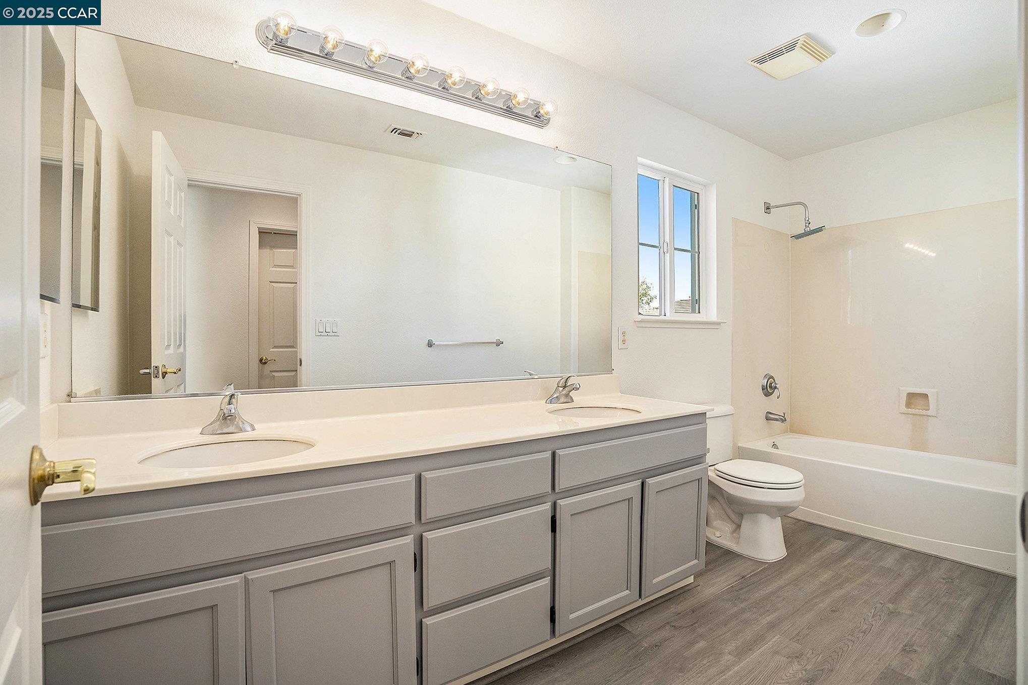 Detail Gallery Image 17 of 19 For 112 Hemingway Common, Martinez,  CA 94563 - 4 Beds | 2/1 Baths