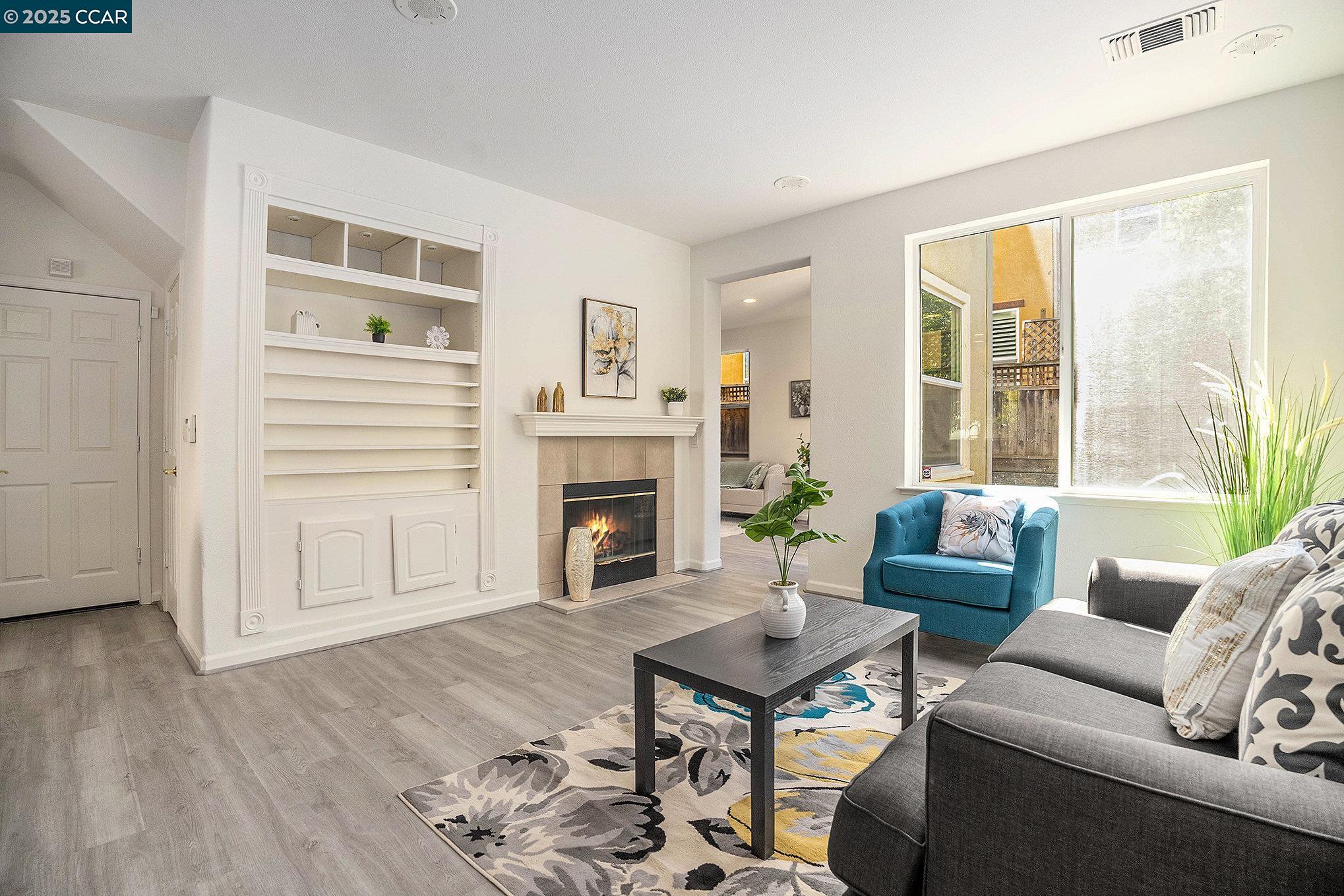 Detail Gallery Image 3 of 19 For 112 Hemingway Common, Martinez,  CA 94563 - 4 Beds | 2/1 Baths