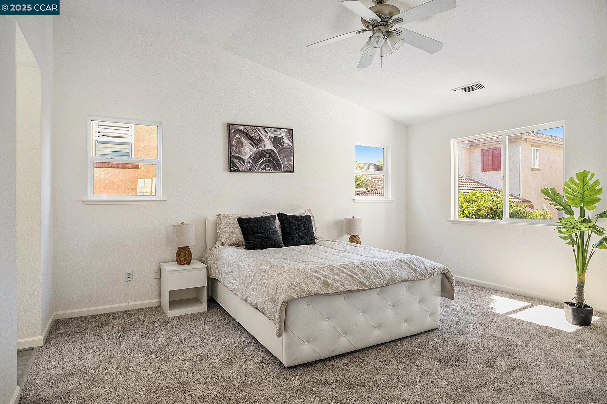Detail Gallery Image 8 of 19 For 112 Hemingway Common, Martinez,  CA 94563 - 4 Beds | 2/1 Baths