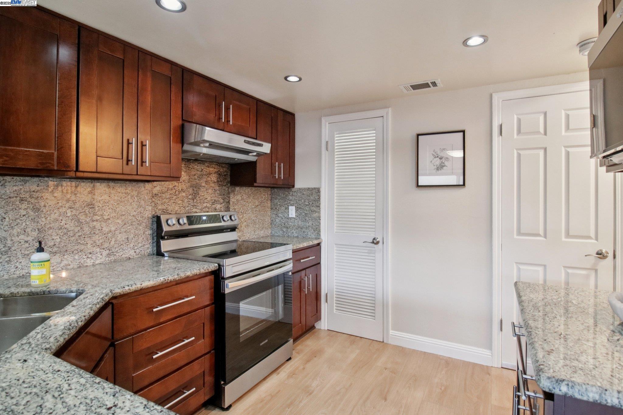 Photo #12: 41102393 Listing: Photo #12