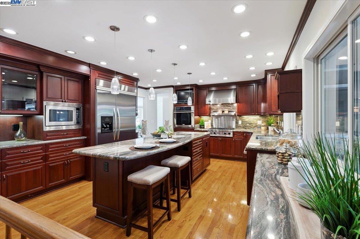 Detail Gallery Image 12 of 40 For 3284 Omega Cir, Pleasanton,  CA 94588 - 4 Beds | 2/1 Baths