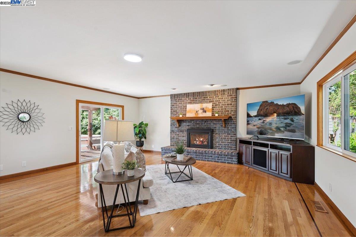 Detail Gallery Image 16 of 40 For 3284 Omega Cir, Pleasanton,  CA 94588 - 4 Beds | 2/1 Baths