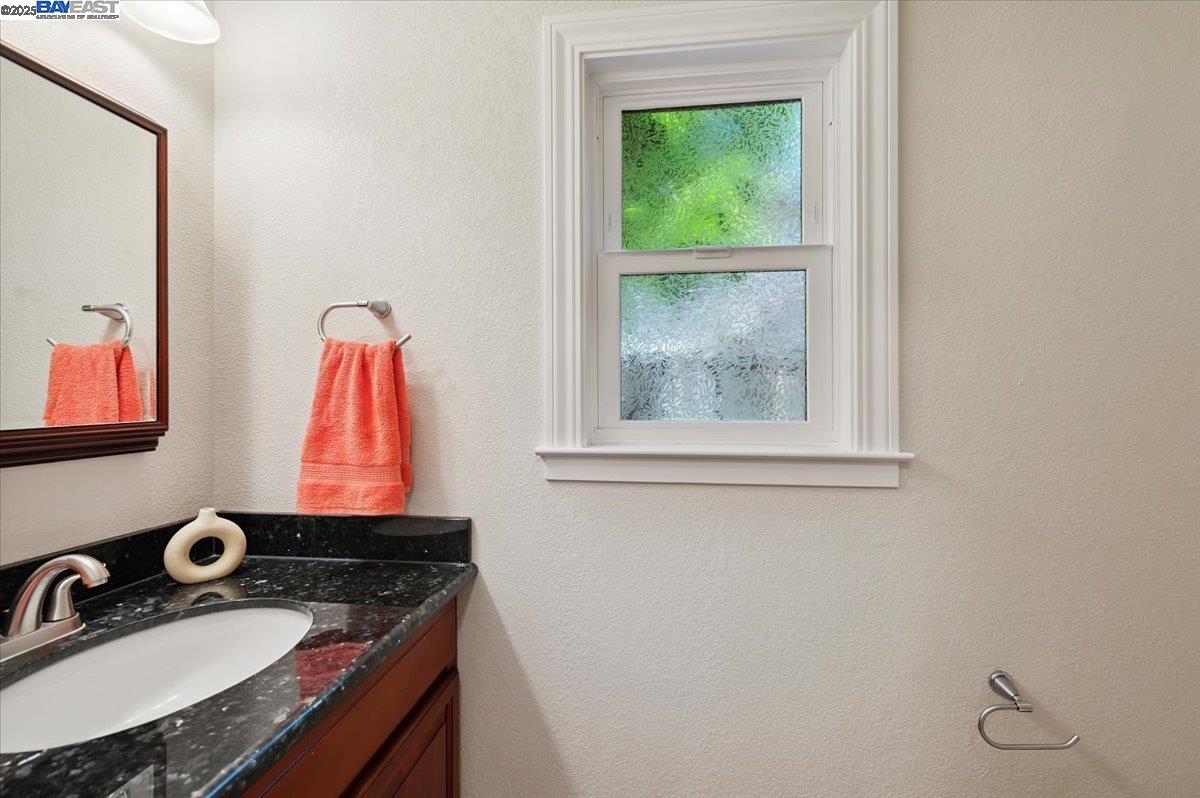 Detail Gallery Image 24 of 40 For 3284 Omega Cir, Pleasanton,  CA 94588 - 4 Beds | 2/1 Baths