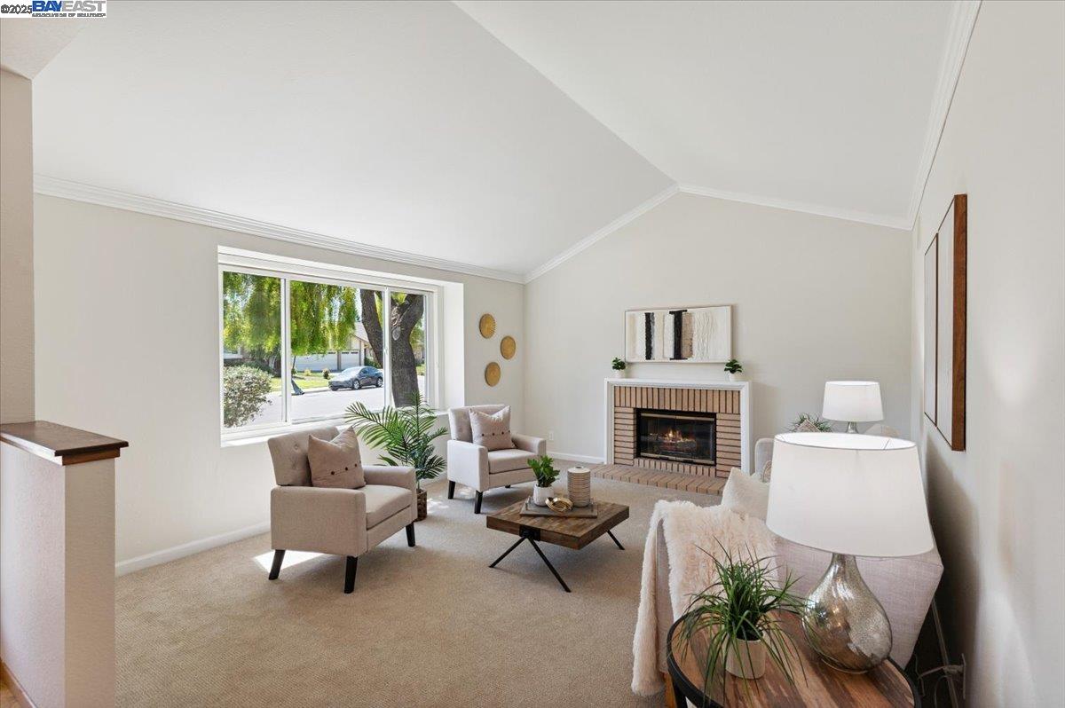 Detail Gallery Image 4 of 40 For 3284 Omega Cir, Pleasanton,  CA 94588 - 4 Beds | 2/1 Baths