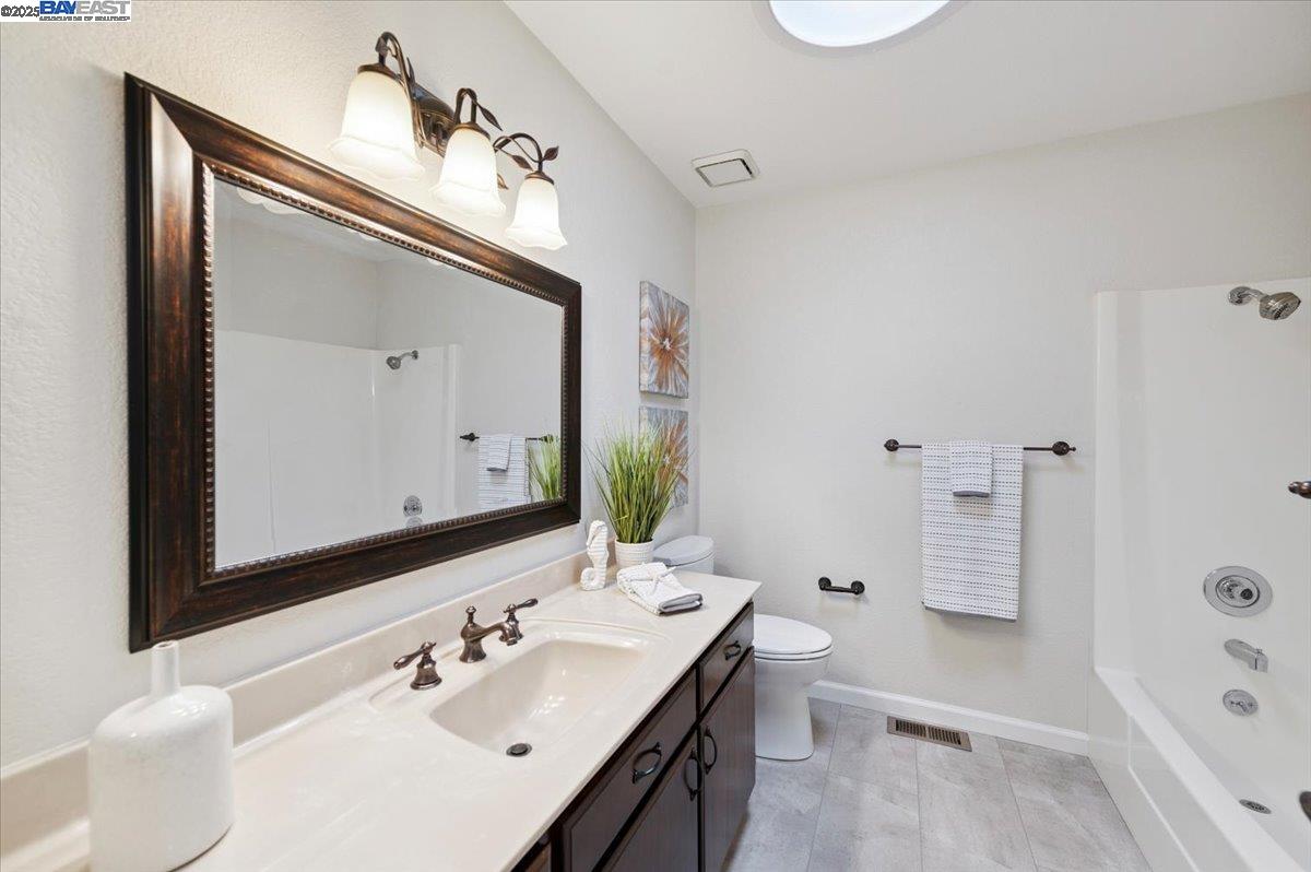 Detail Gallery Image 34 of 40 For 3284 Omega Cir, Pleasanton,  CA 94588 - 4 Beds | 2/1 Baths