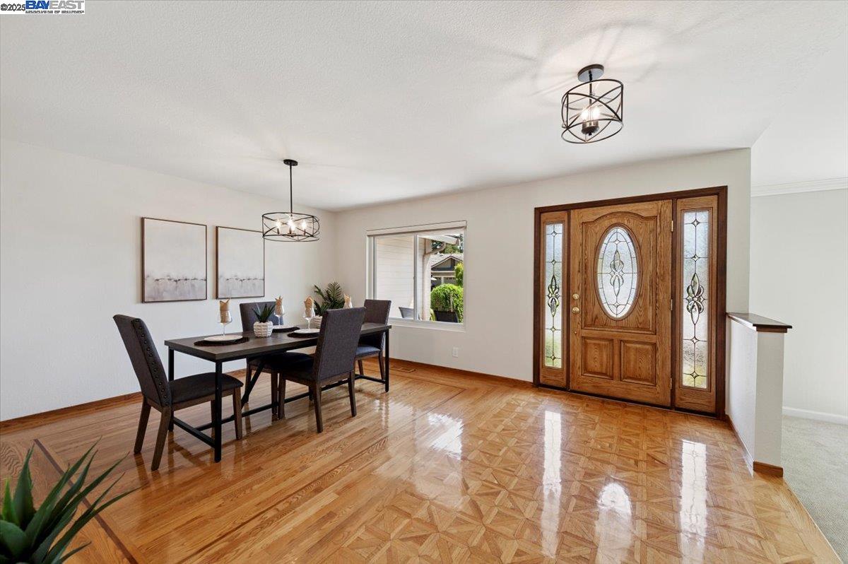 Detail Gallery Image 6 of 40 For 3284 Omega Cir, Pleasanton,  CA 94588 - 4 Beds | 2/1 Baths