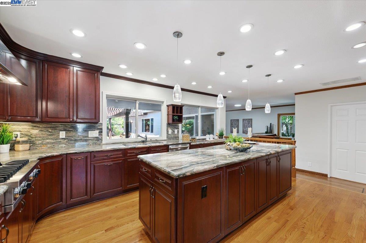 Detail Gallery Image 10 of 40 For 3284 Omega Cir, Pleasanton,  CA 94588 - 4 Beds | 2/1 Baths