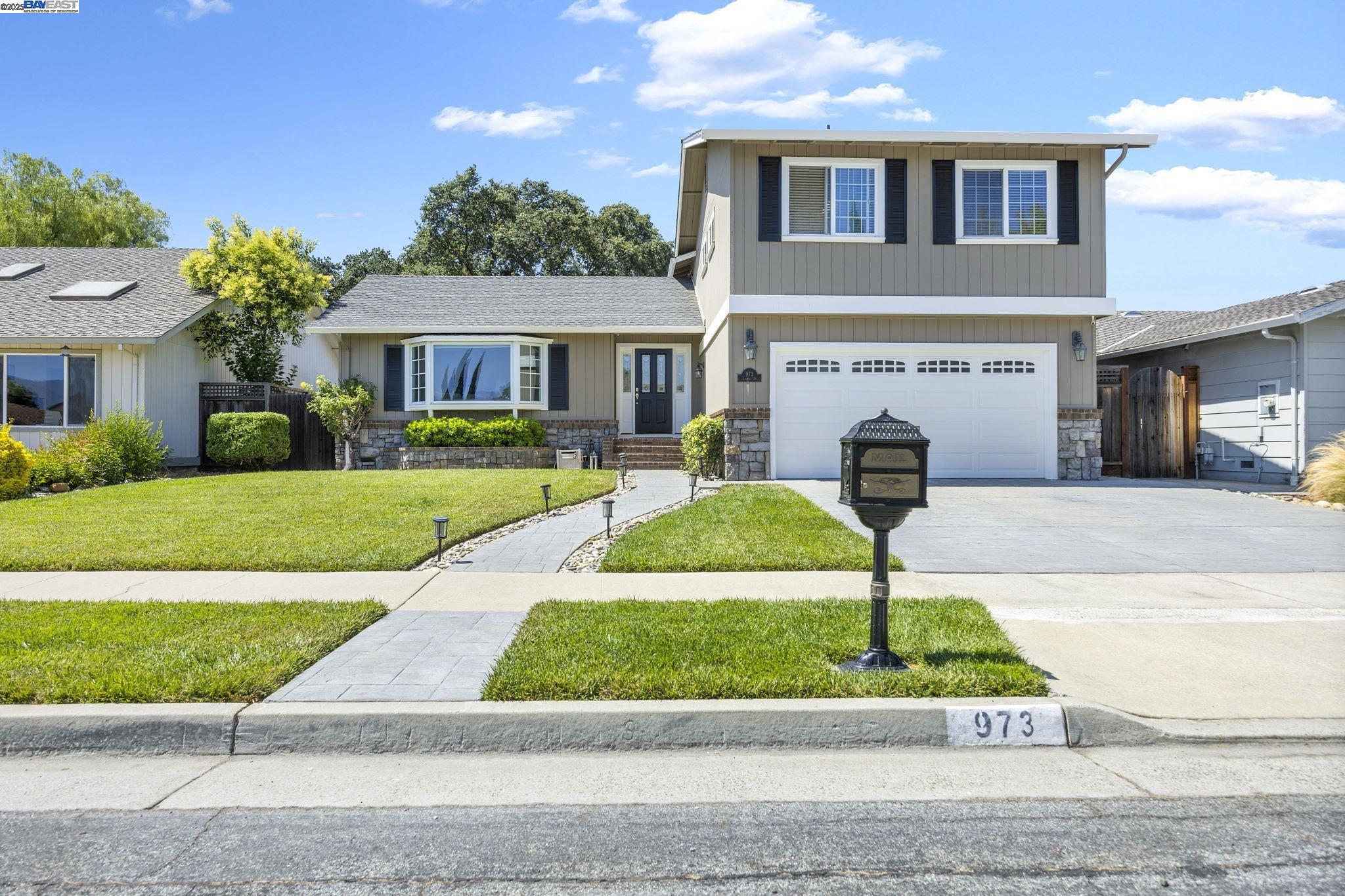 Detail Gallery Image 2 of 48 For 973 Chemise Dr, San Jose,  CA 95136 - 4 Beds | 2/1 Baths