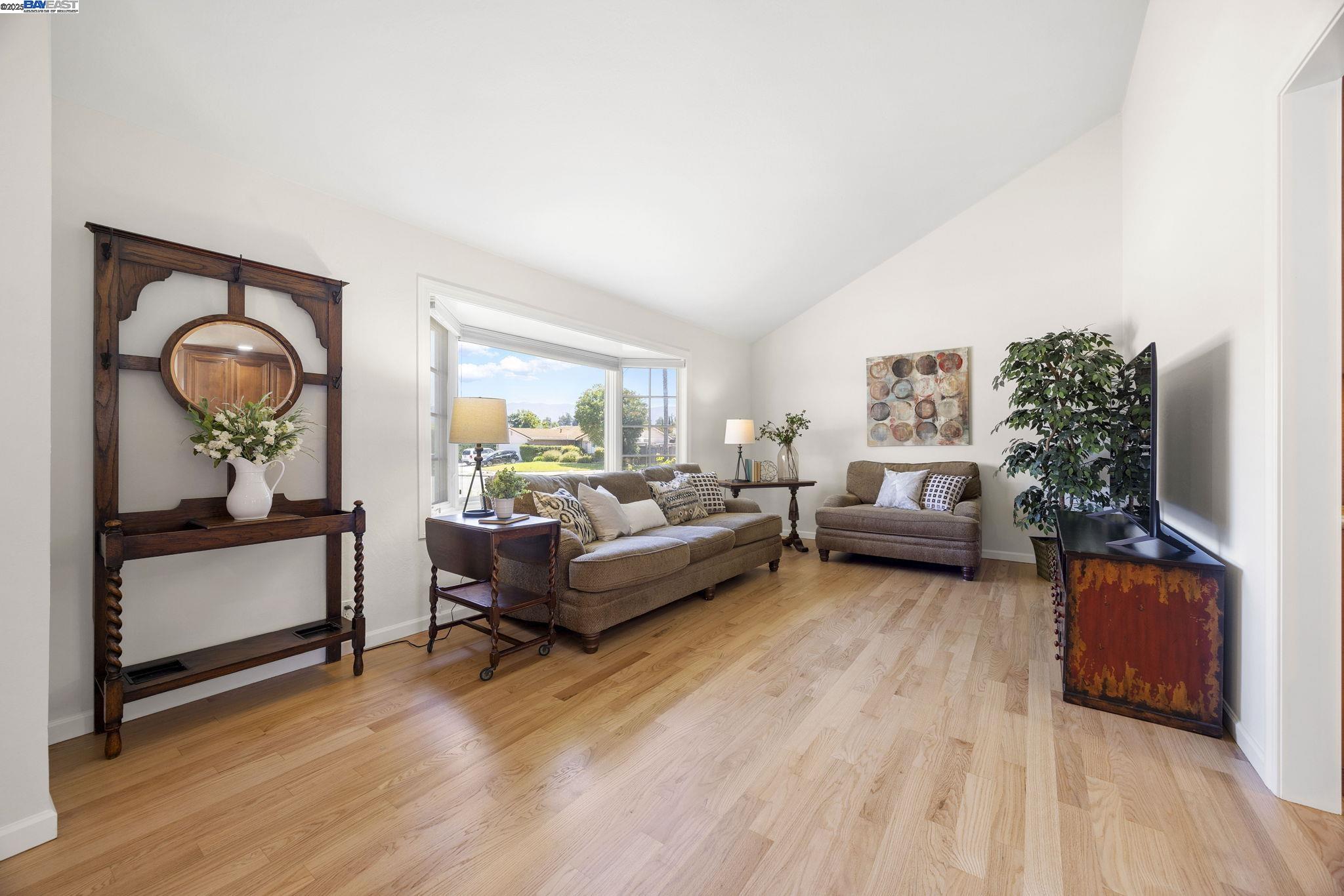 Detail Gallery Image 5 of 48 For 973 Chemise Dr, San Jose,  CA 95136 - 4 Beds | 2/1 Baths