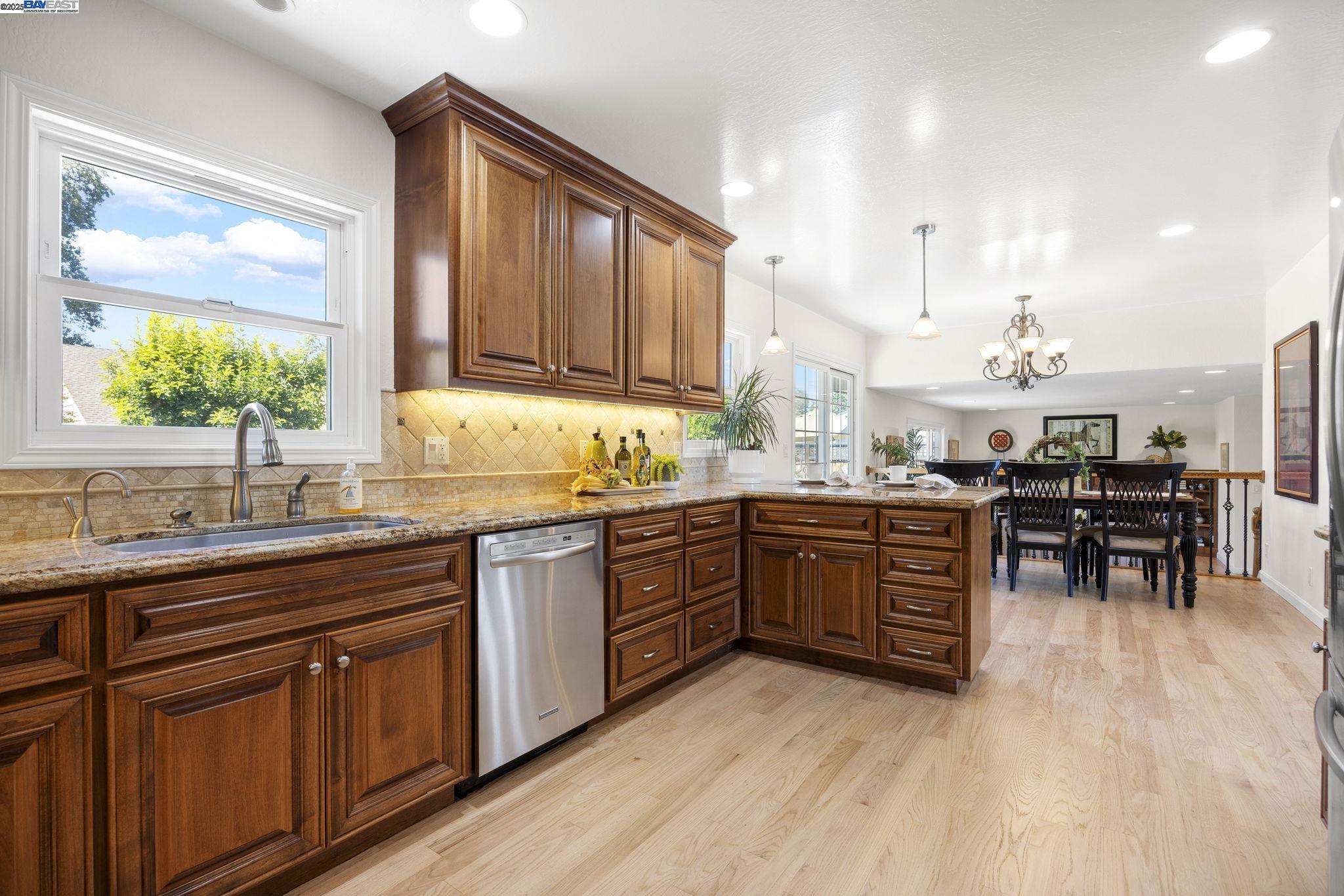 Detail Gallery Image 10 of 48 For 973 Chemise Dr, San Jose,  CA 95136 - 4 Beds | 2/1 Baths