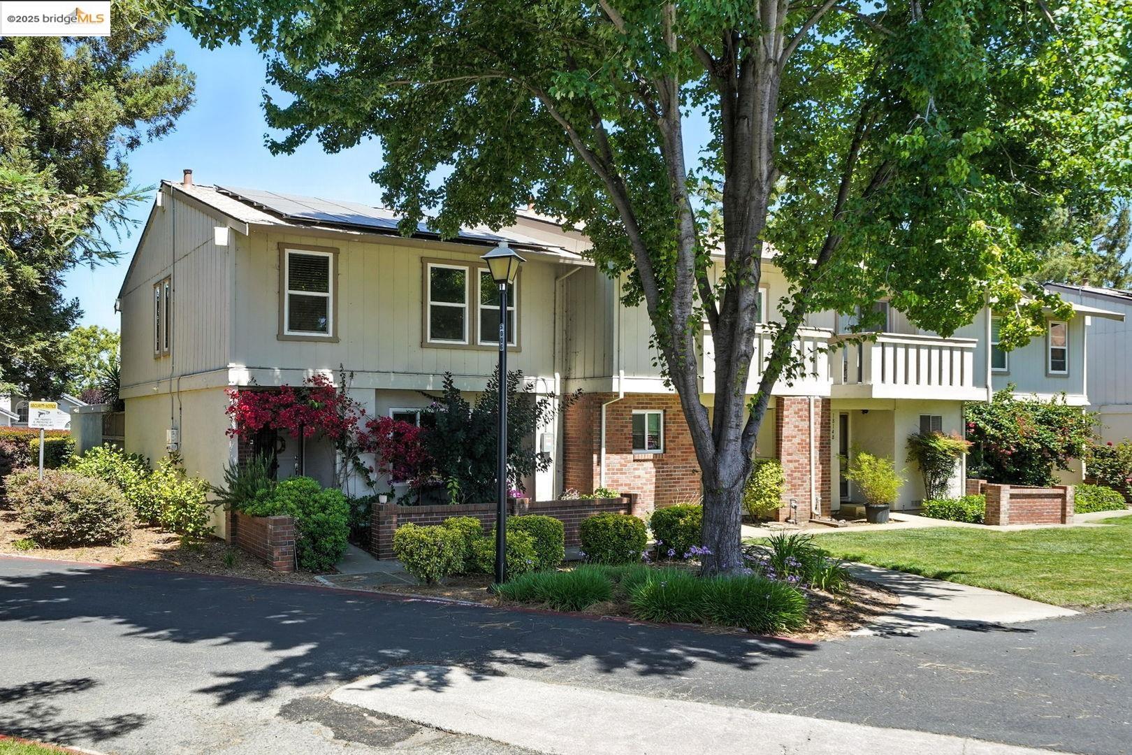 More Details about MLS # 41102399 : 1814 WILDBROOK CT APT D