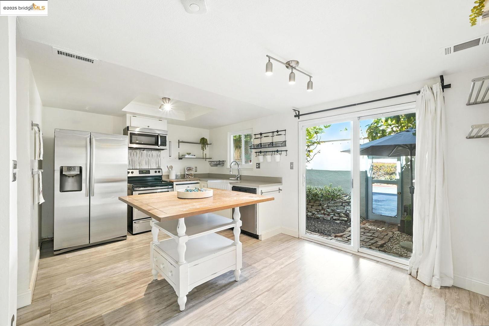 Photo #3: 41102399 Listing 