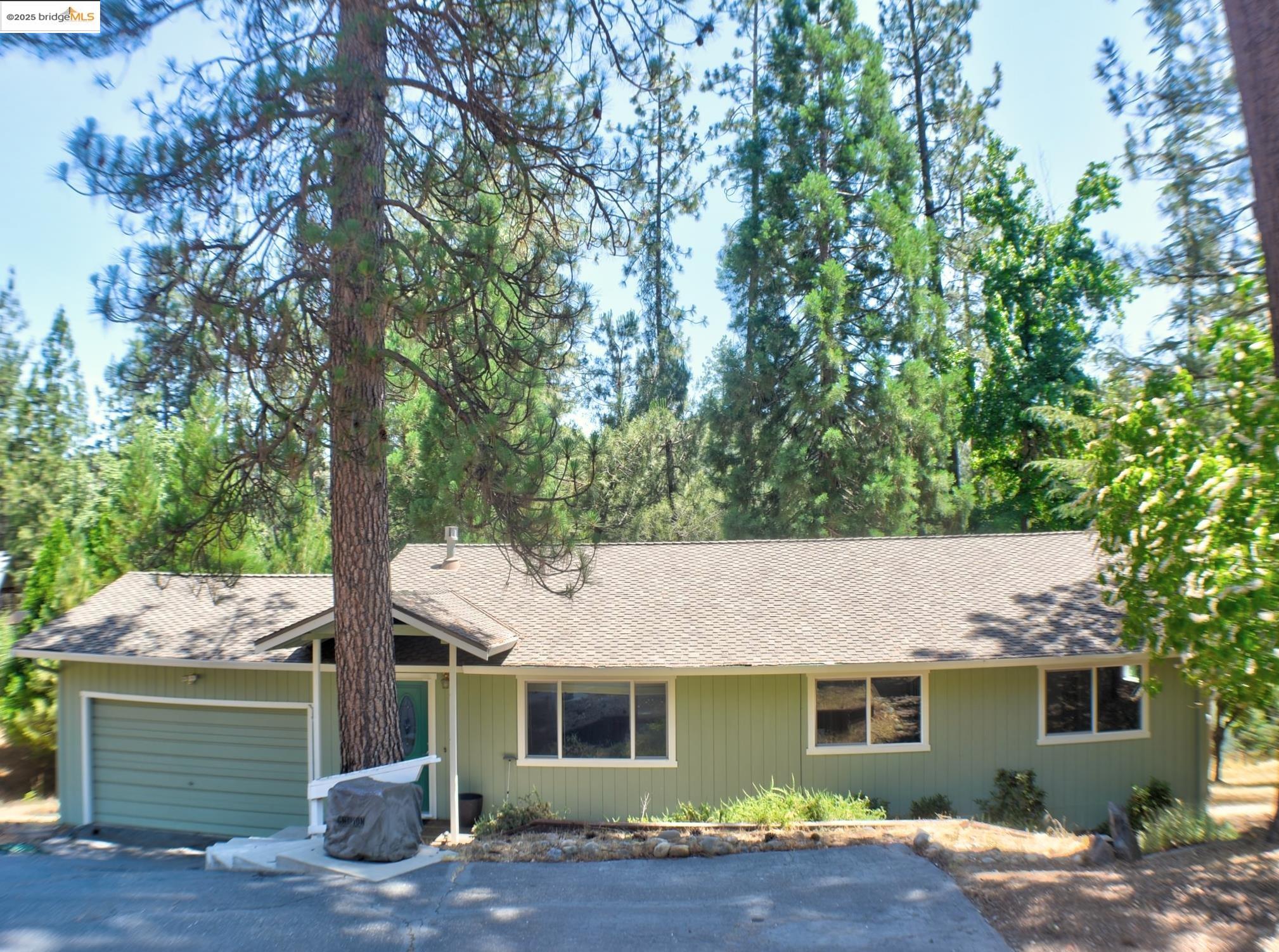 Detail Gallery Image 1 of 40 For 13061 Mokelumne Circle, Groveland,  CA 95321 - 3 Beds | 2 Baths
