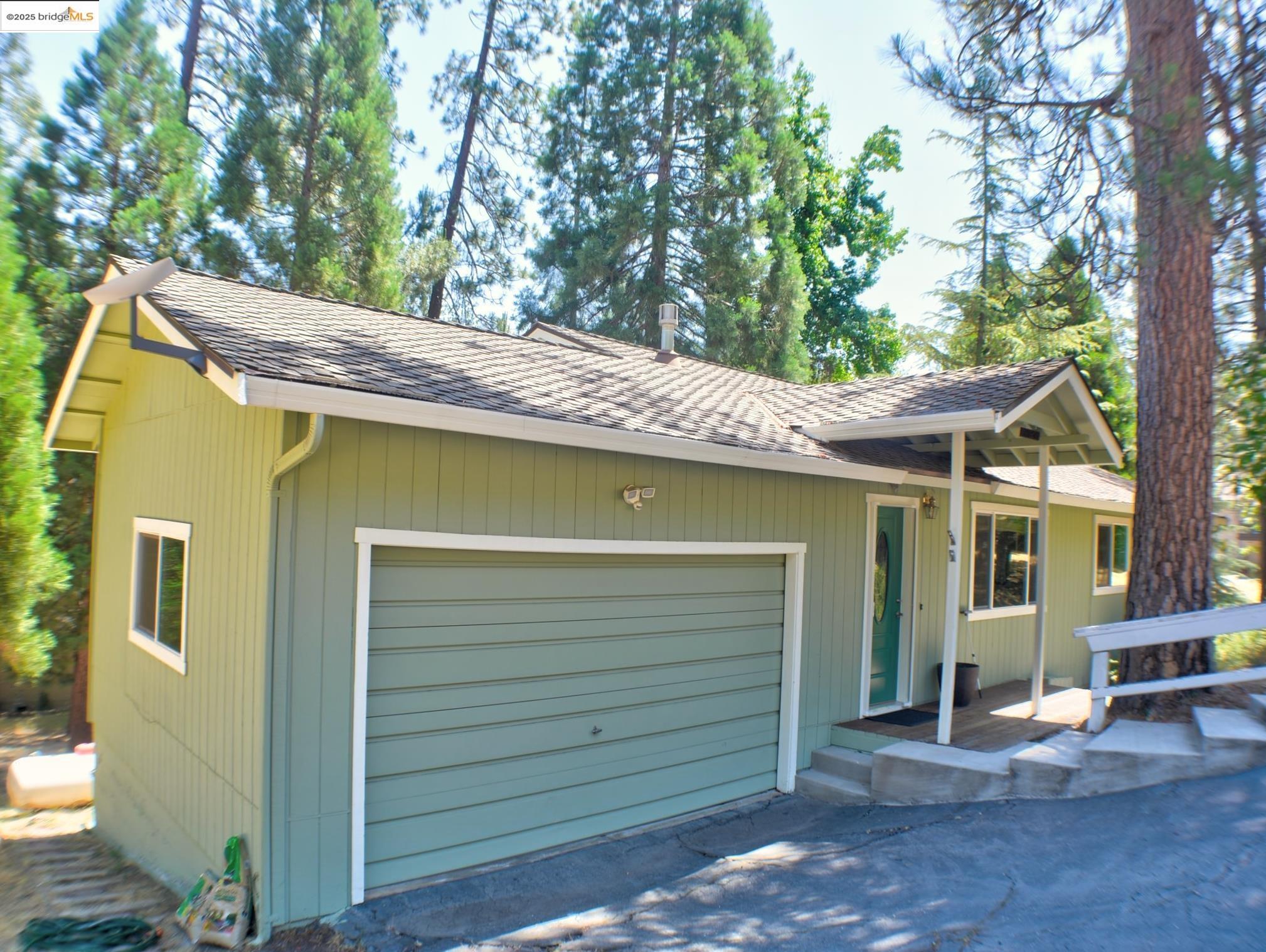 Detail Gallery Image 2 of 40 For 13061 Mokelumne Circle, Groveland,  CA 95321 - 3 Beds | 2 Baths