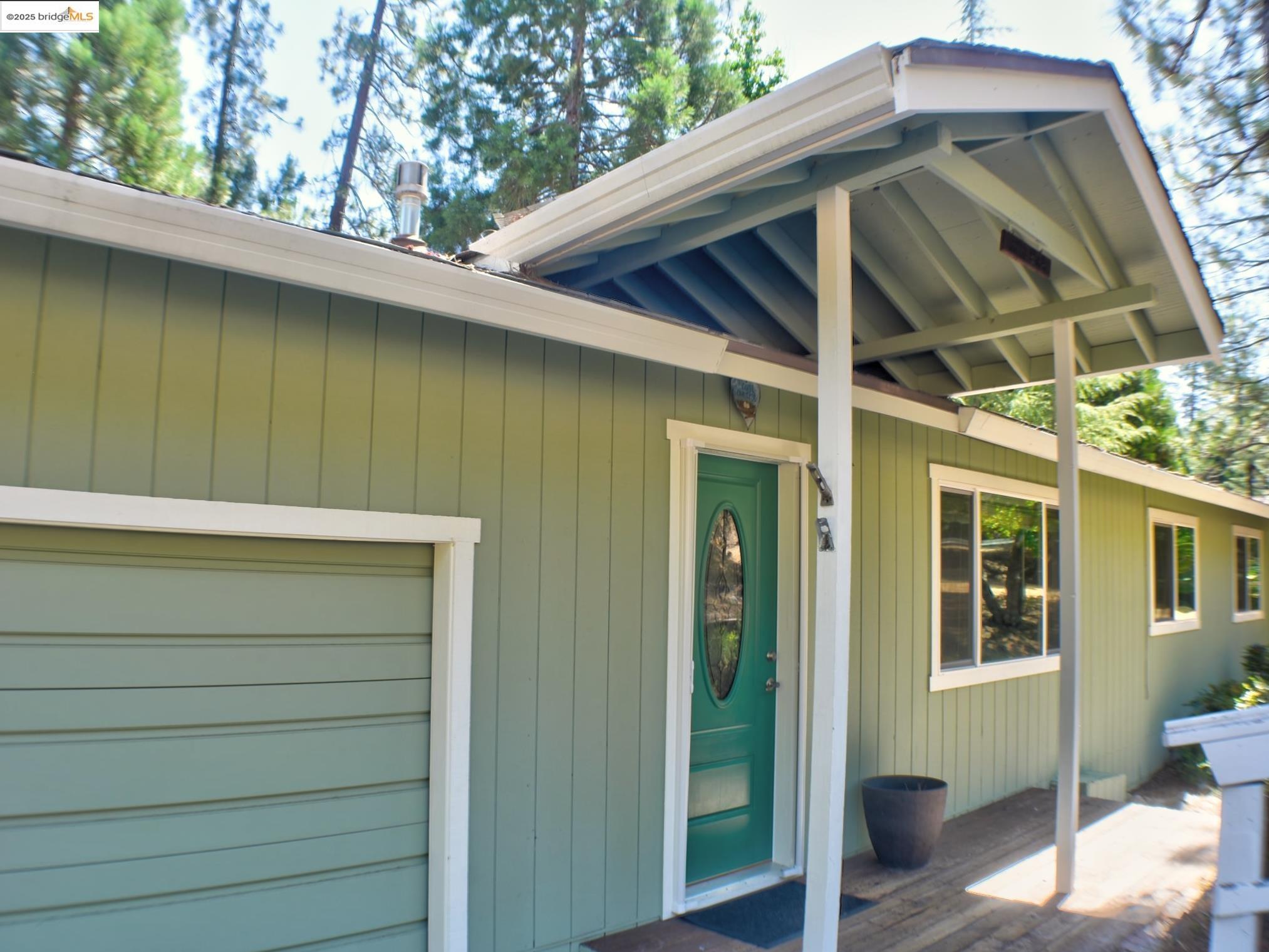 Detail Gallery Image 3 of 40 For 13061 Mokelumne Circle, Groveland,  CA 95321 - 3 Beds | 2 Baths