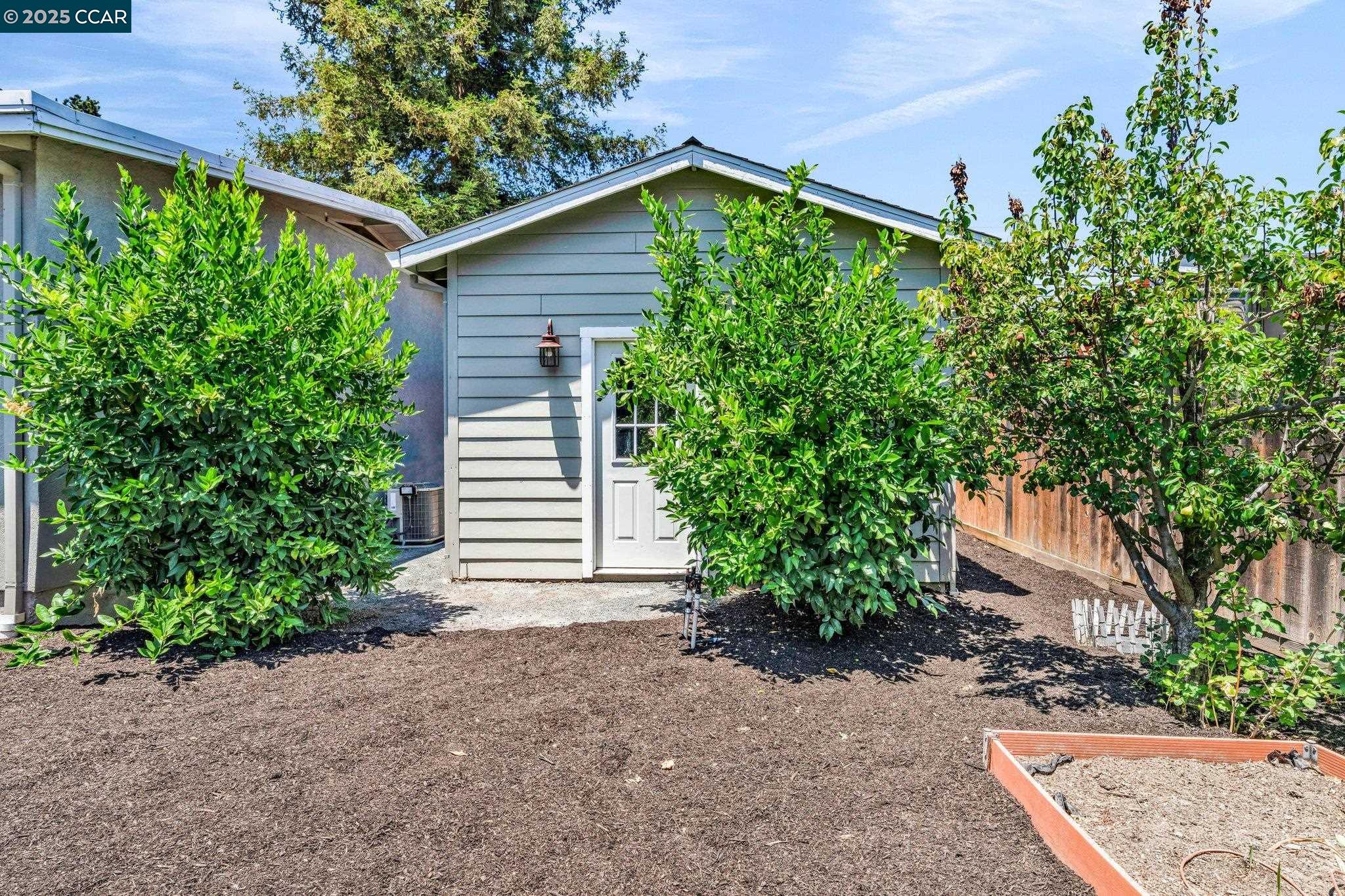 Detail Gallery Image 14 of 32 For 121 School Ln, Walnut Creek,  CA 94597 - 2 Beds | 1 Baths