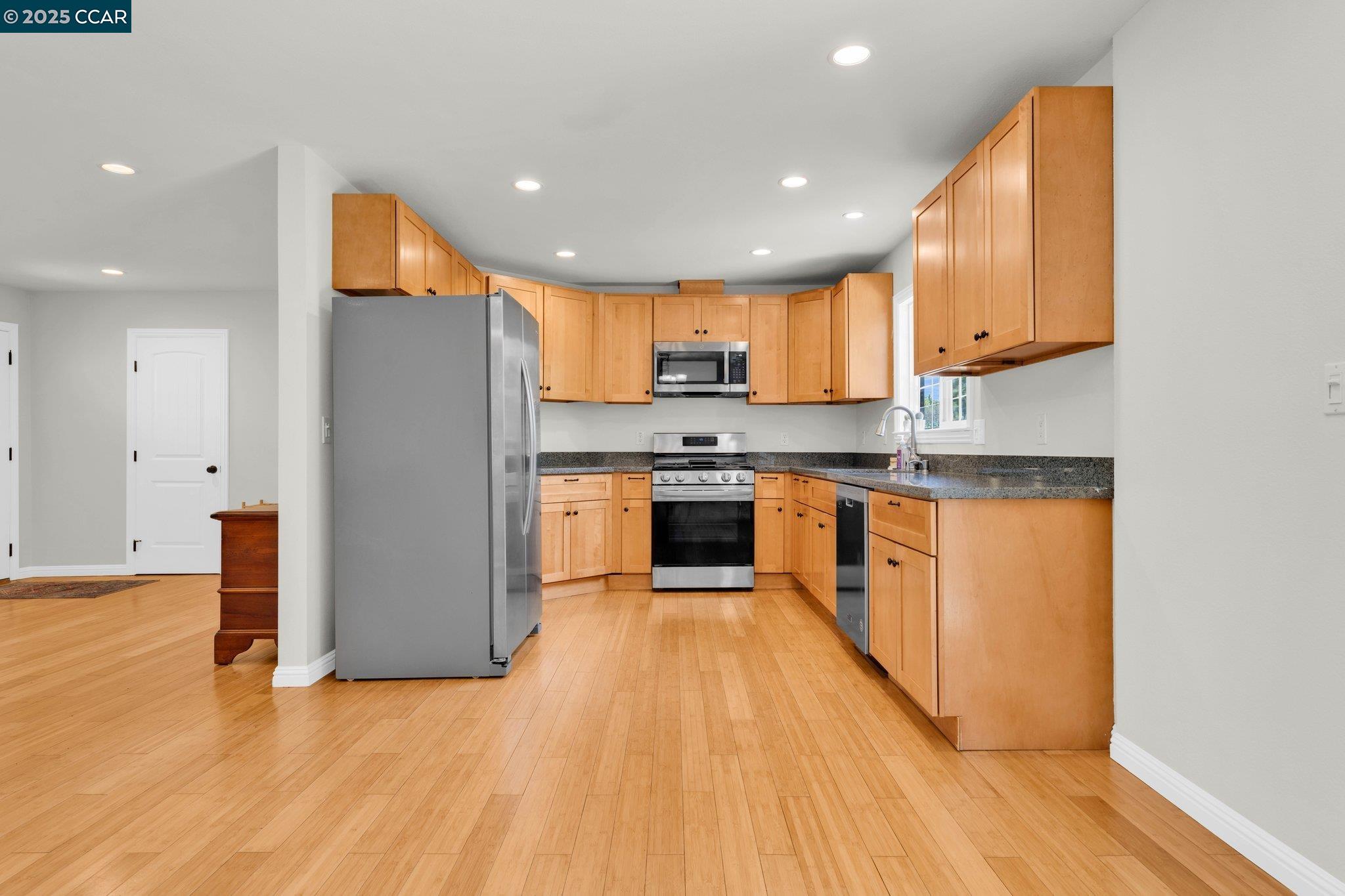 Detail Gallery Image 7 of 32 For 121 School Ln, Walnut Creek,  CA 94597 - 2 Beds | 1 Baths