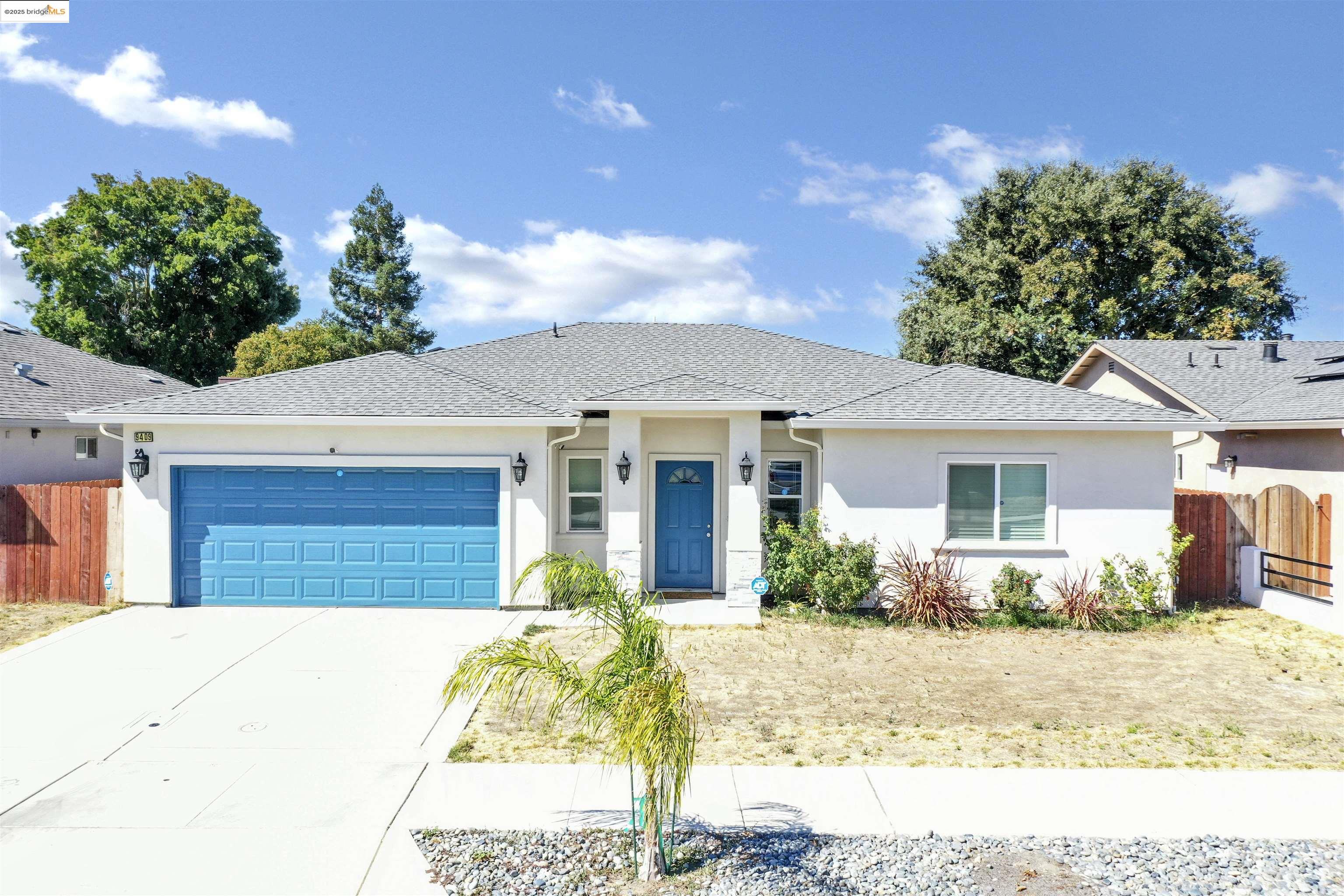 Detail Gallery Image 1 of 33 For 9409 Carter Ct, Stockton,  CA 95209 - 4 Beds | 2/1 Baths