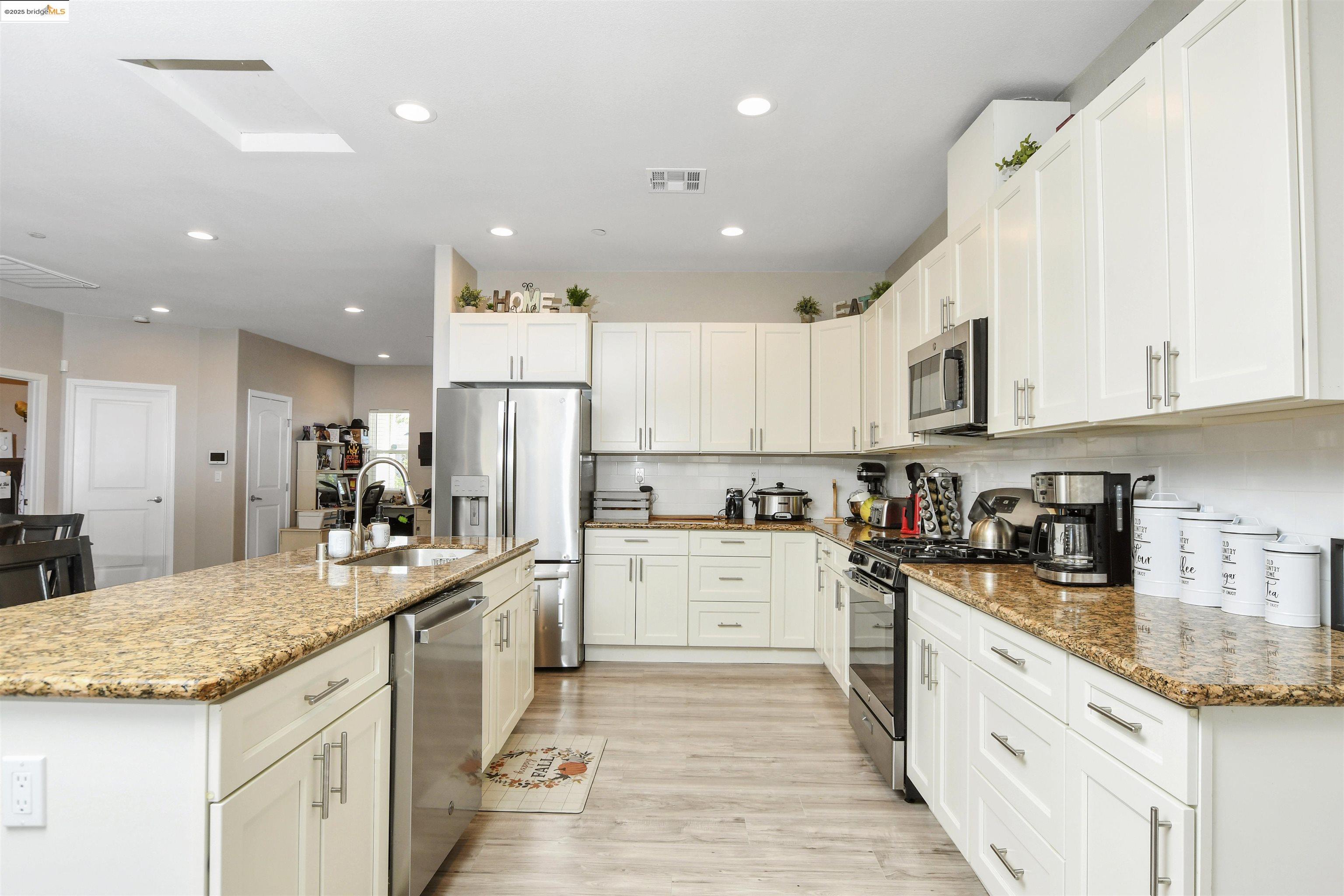 Detail Gallery Image 11 of 33 For 9409 Carter Ct, Stockton,  CA 95209 - 4 Beds | 2/1 Baths