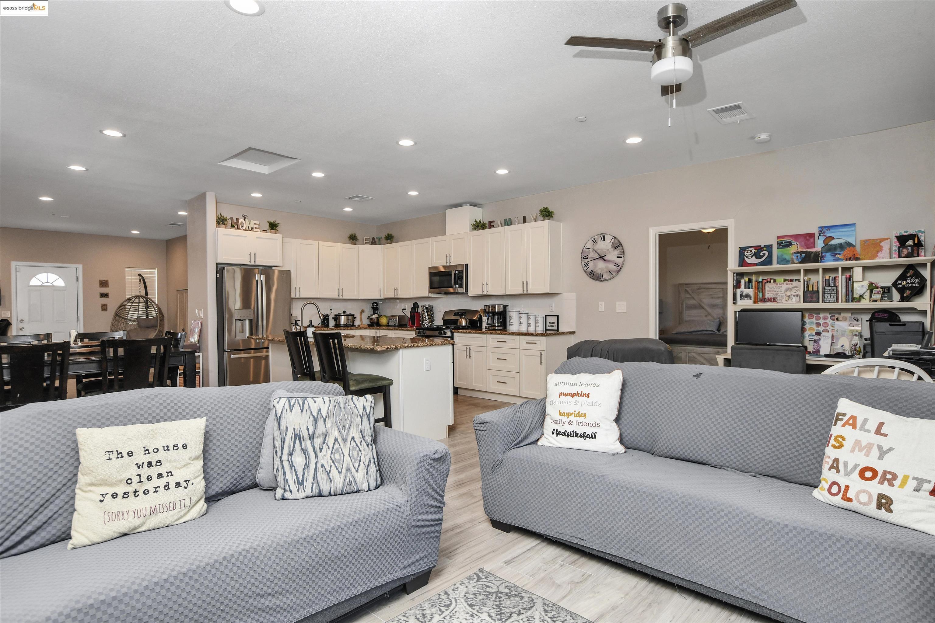 Detail Gallery Image 12 of 33 For 9409 Carter Ct, Stockton,  CA 95209 - 4 Beds | 2/1 Baths