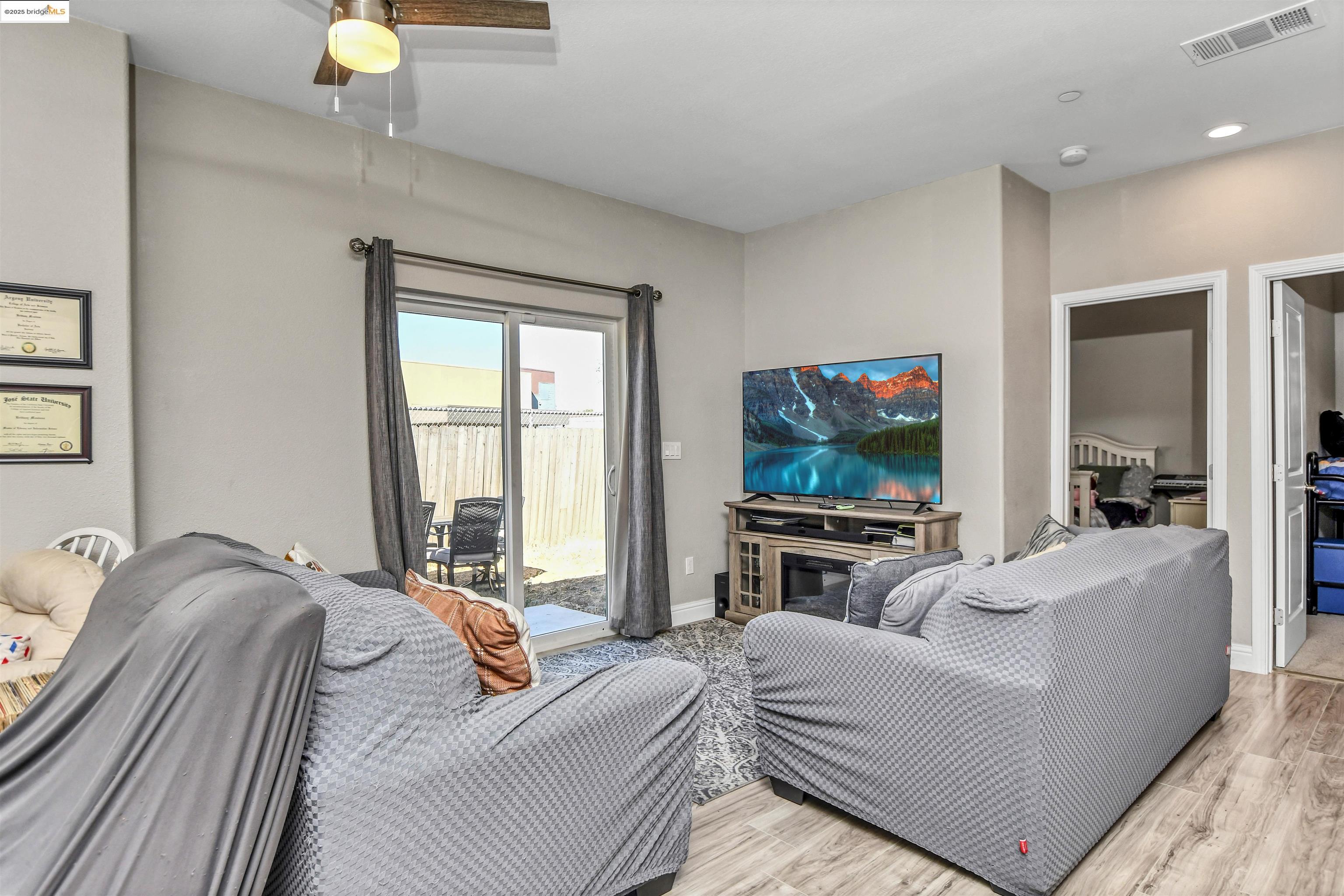 Detail Gallery Image 13 of 33 For 9409 Carter Ct, Stockton,  CA 95209 - 4 Beds | 2/1 Baths