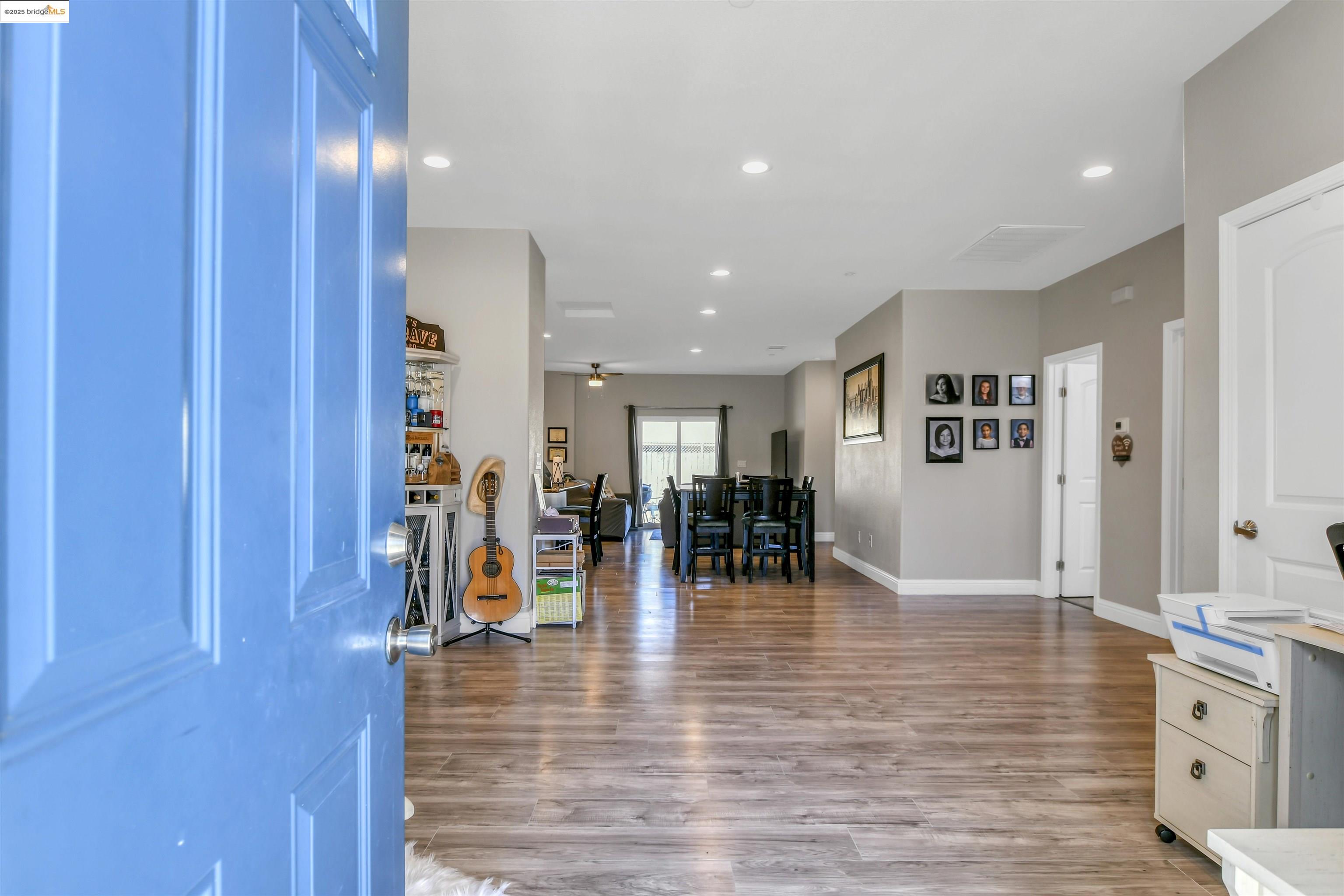 Detail Gallery Image 5 of 33 For 9409 Carter Ct, Stockton,  CA 95209 - 4 Beds | 2/1 Baths