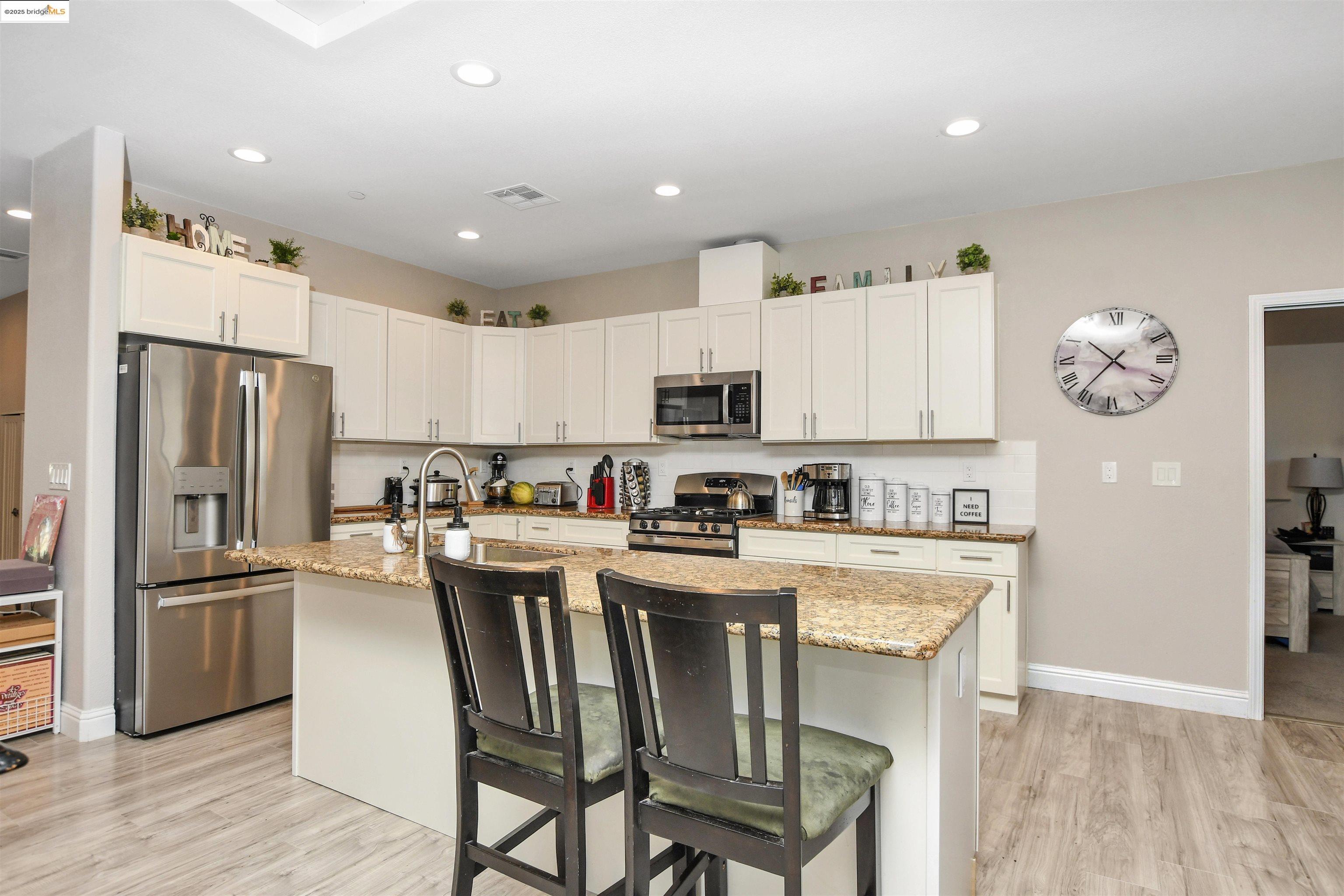 Detail Gallery Image 9 of 33 For 9409 Carter Ct, Stockton,  CA 95209 - 4 Beds | 2/1 Baths
