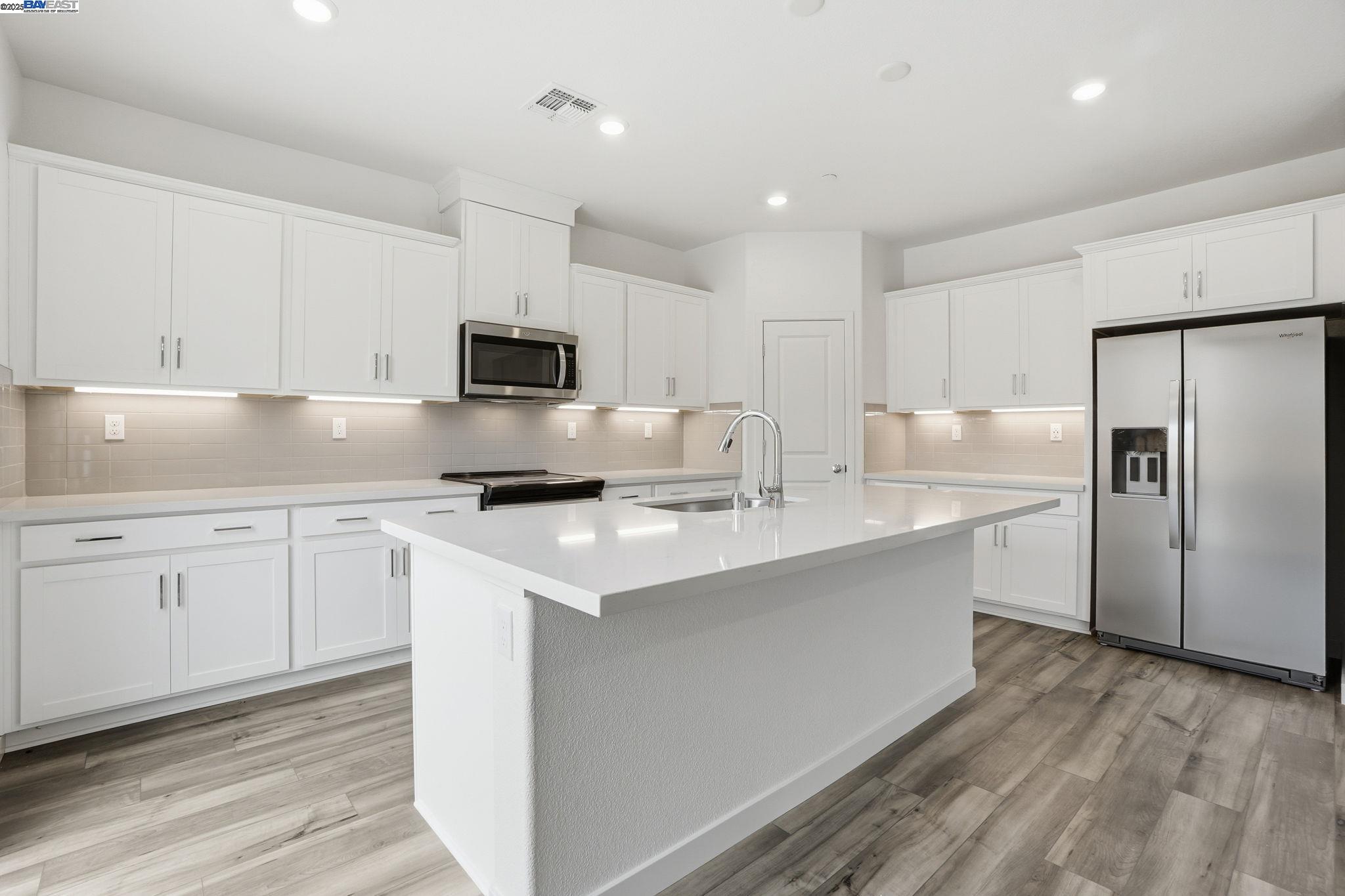 Detail Gallery Image 2 of 13 For 339 Astilbe Street, Discovery Bay,  CA 94505 - 5 Beds | 3 Baths