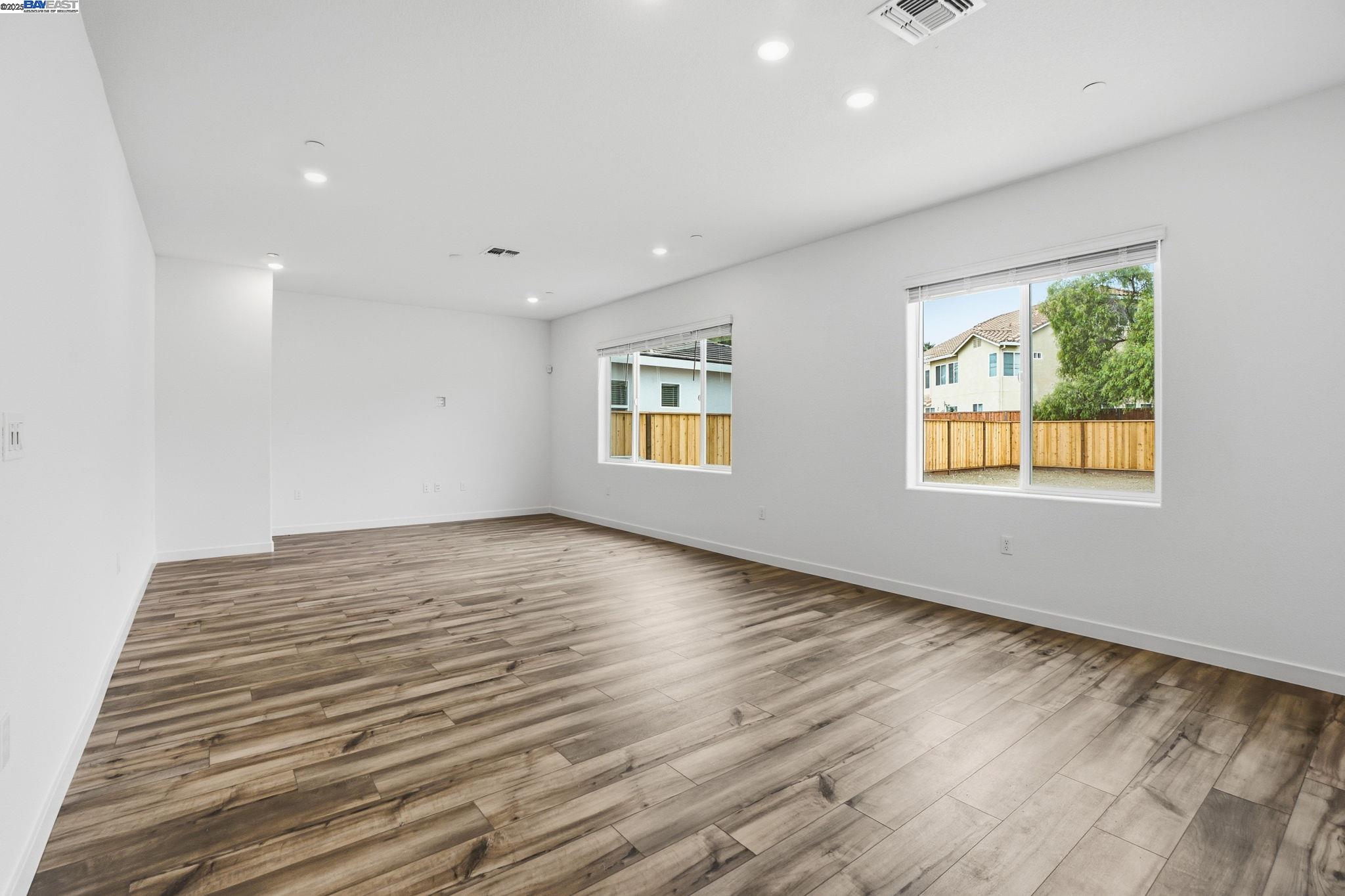 Detail Gallery Image 4 of 13 For 339 Astilbe Street, Discovery Bay,  CA 94505 - 5 Beds | 3 Baths