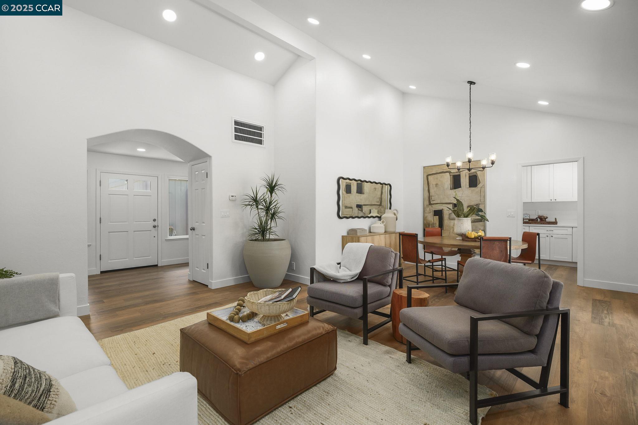 Photo #2: 41102422 Listing 