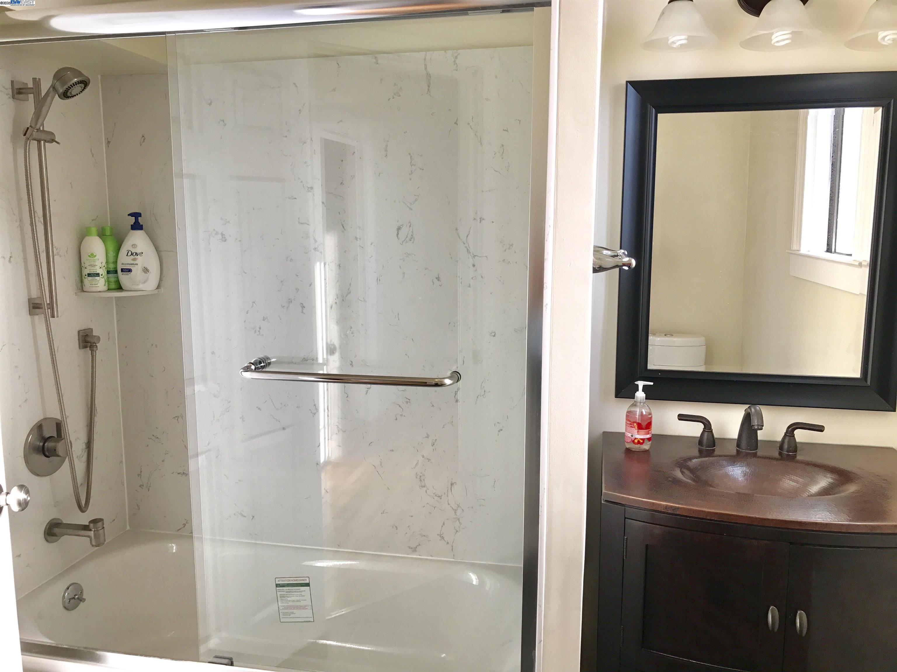 1707 Lincoln Ave # B, Alameda, California 94501, 3 Bedrooms Bedrooms, 8 Rooms Rooms,2 BathroomsBathrooms,Residential Lease,For Rent,1707 Lincoln Ave # B,41102427
