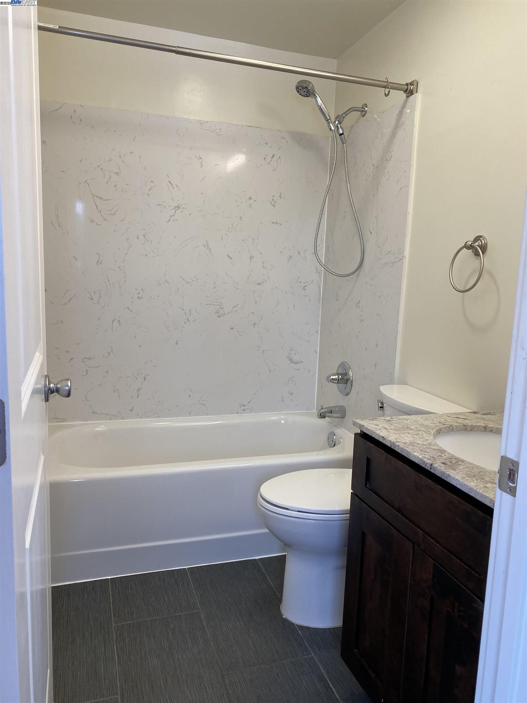 1707 Lincoln Ave # B, Alameda, California 94501, 3 Bedrooms Bedrooms, 8 Rooms Rooms,2 BathroomsBathrooms,Residential Lease,For Rent,1707 Lincoln Ave # B,41102427