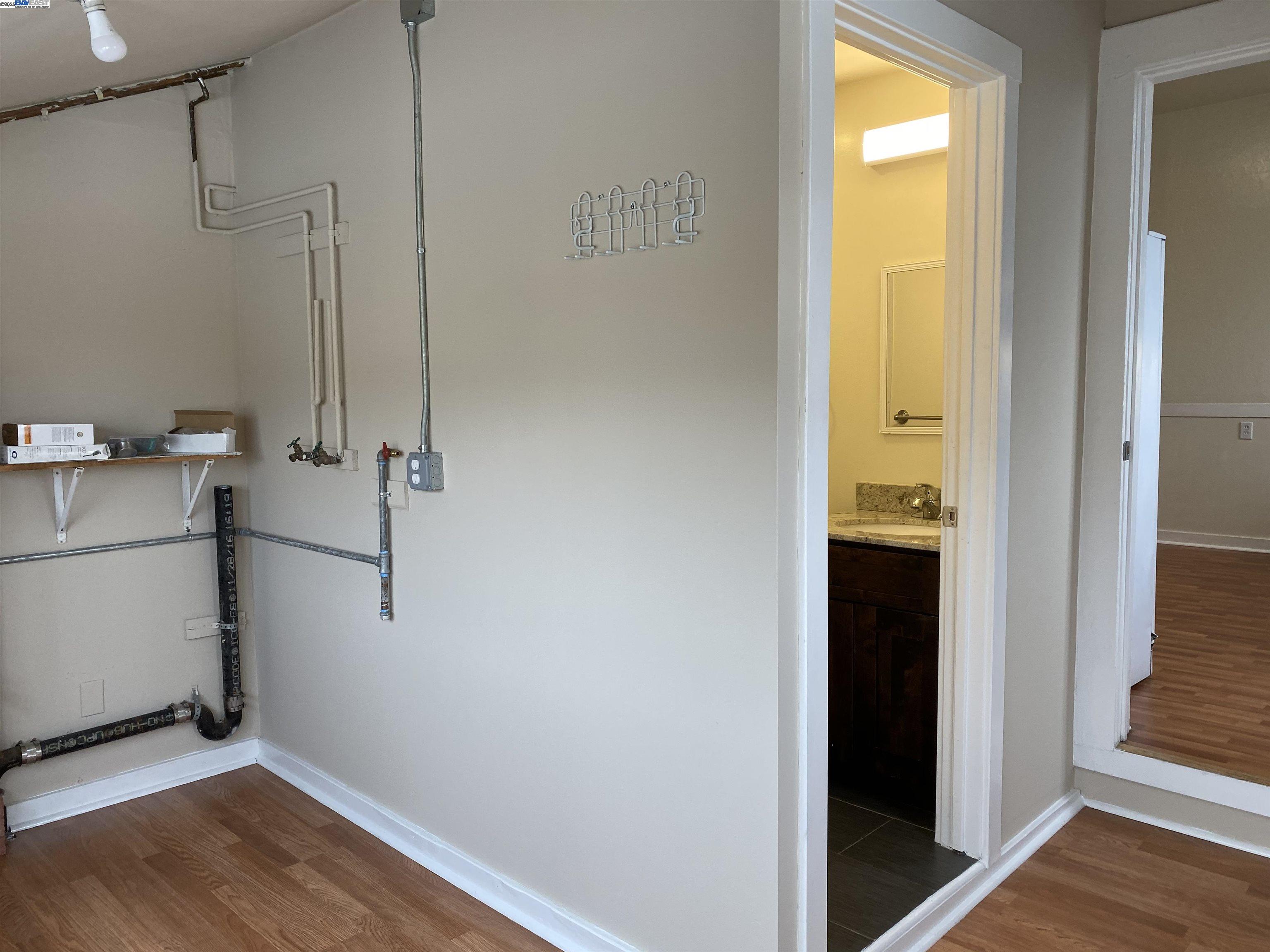 1707 Lincoln Ave # B, Alameda, California 94501, 3 Bedrooms Bedrooms, 8 Rooms Rooms,2 BathroomsBathrooms,Residential Lease,For Rent,1707 Lincoln Ave # B,41102427