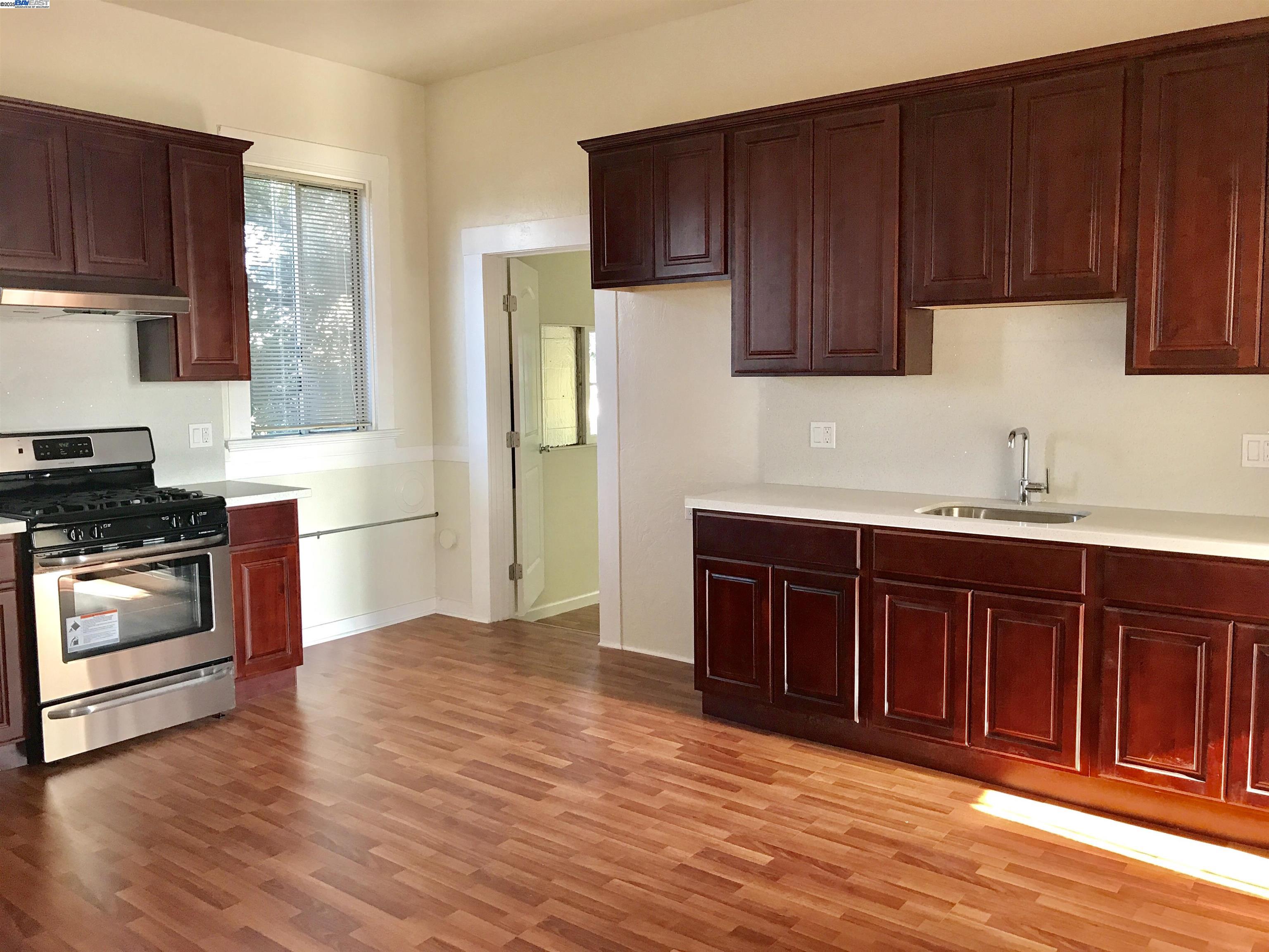 1707 Lincoln Ave # B, Alameda, California 94501, 3 Bedrooms Bedrooms, 8 Rooms Rooms,2 BathroomsBathrooms,Residential Lease,For Rent,1707 Lincoln Ave # B,41102427