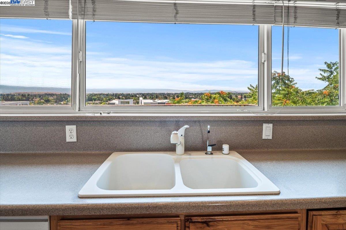 Detail Gallery Image 13 of 44 For 3116 Middlefield Ave., Fremont,  CA 94539 - 3 Beds | 2/1 Baths